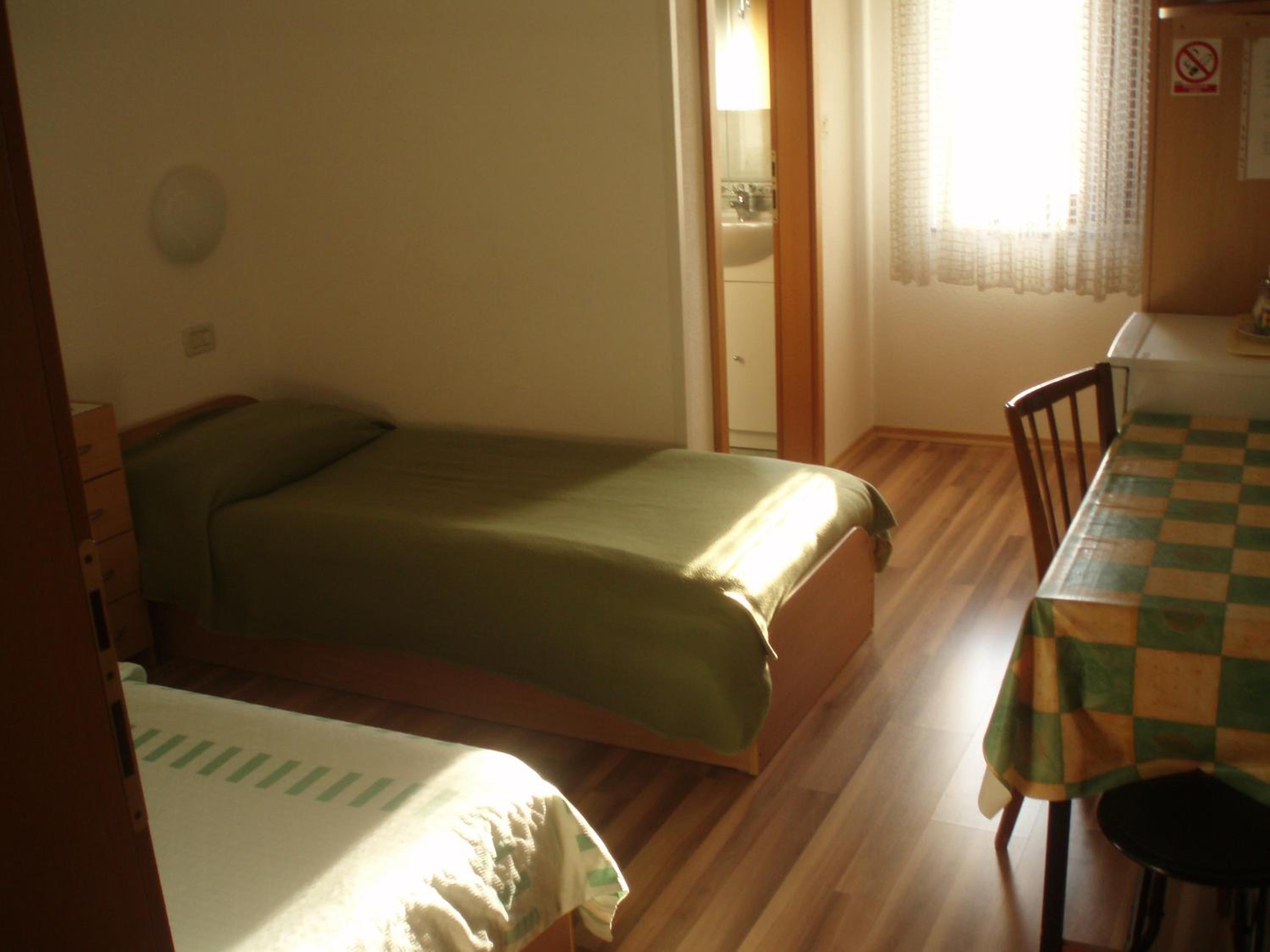 Twin Room with Bathroom photo 1