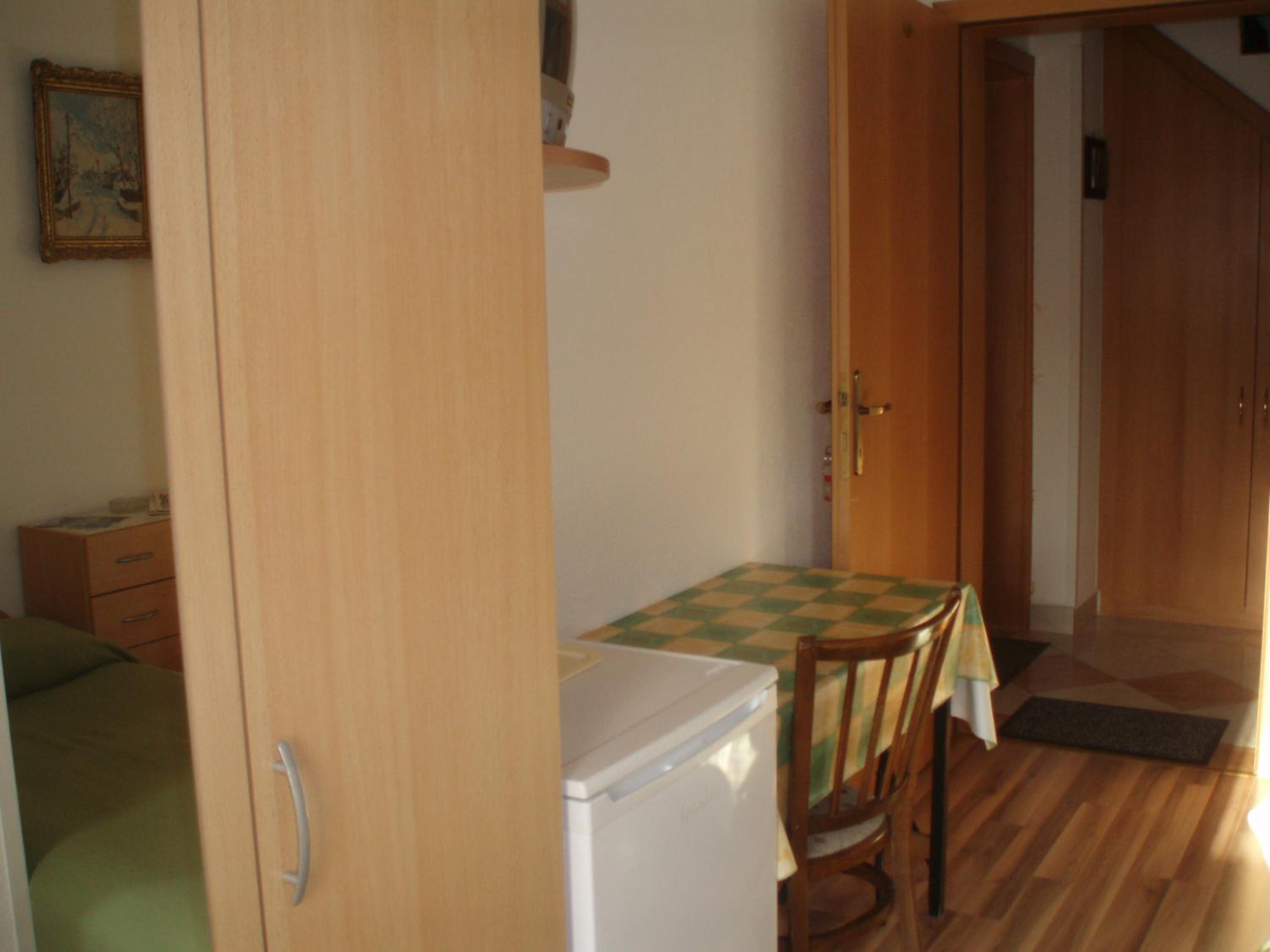 Twin Room with Bathroom photo 2