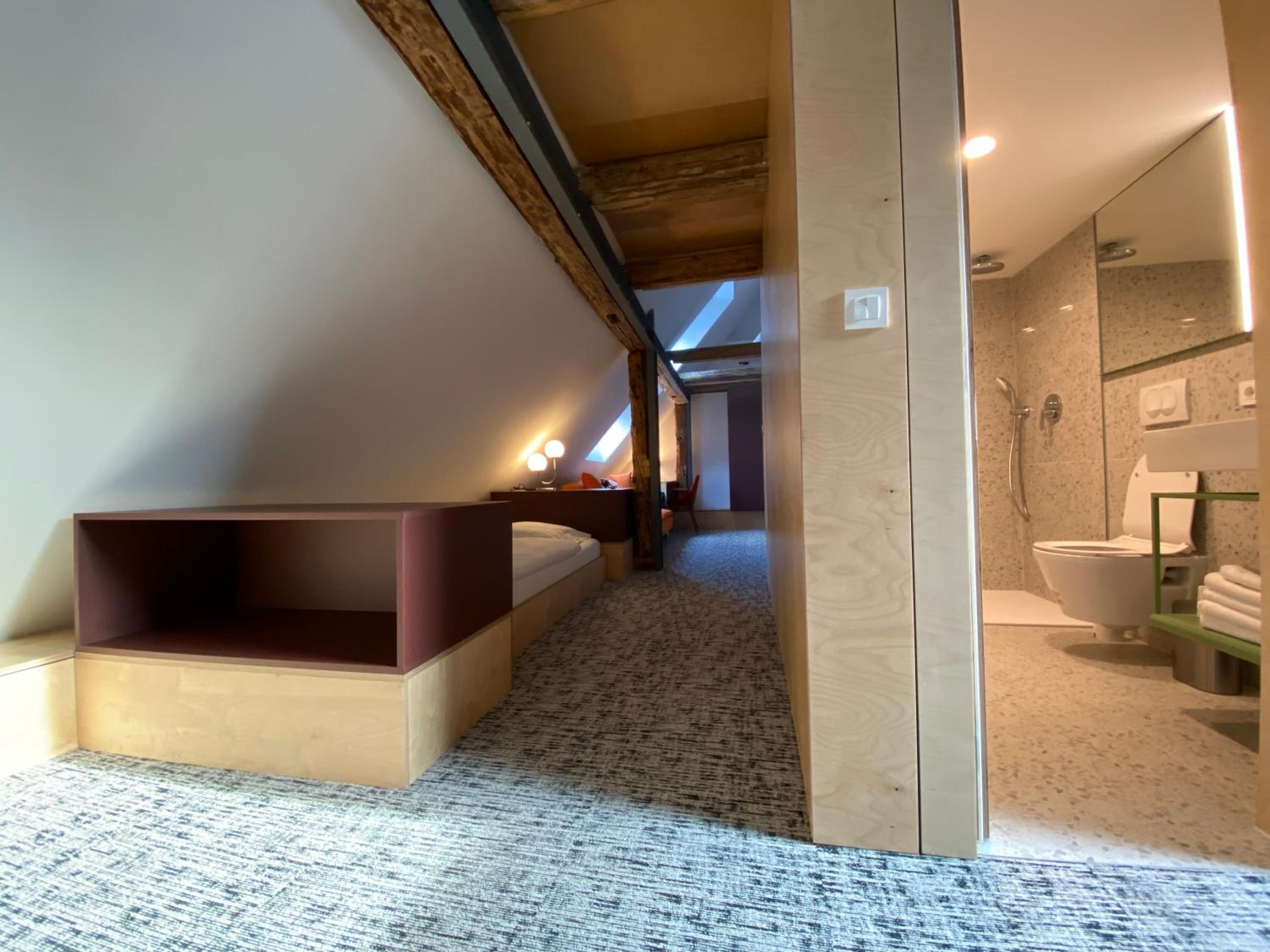 Suite - Photo 8
