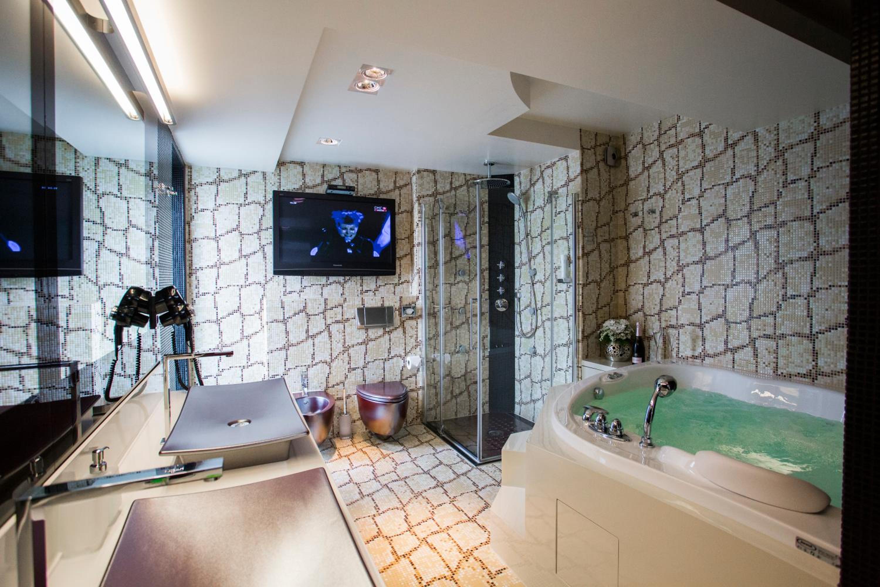 Deluxe Suite with Sea View, Terrace and Whirlpool  photo 2