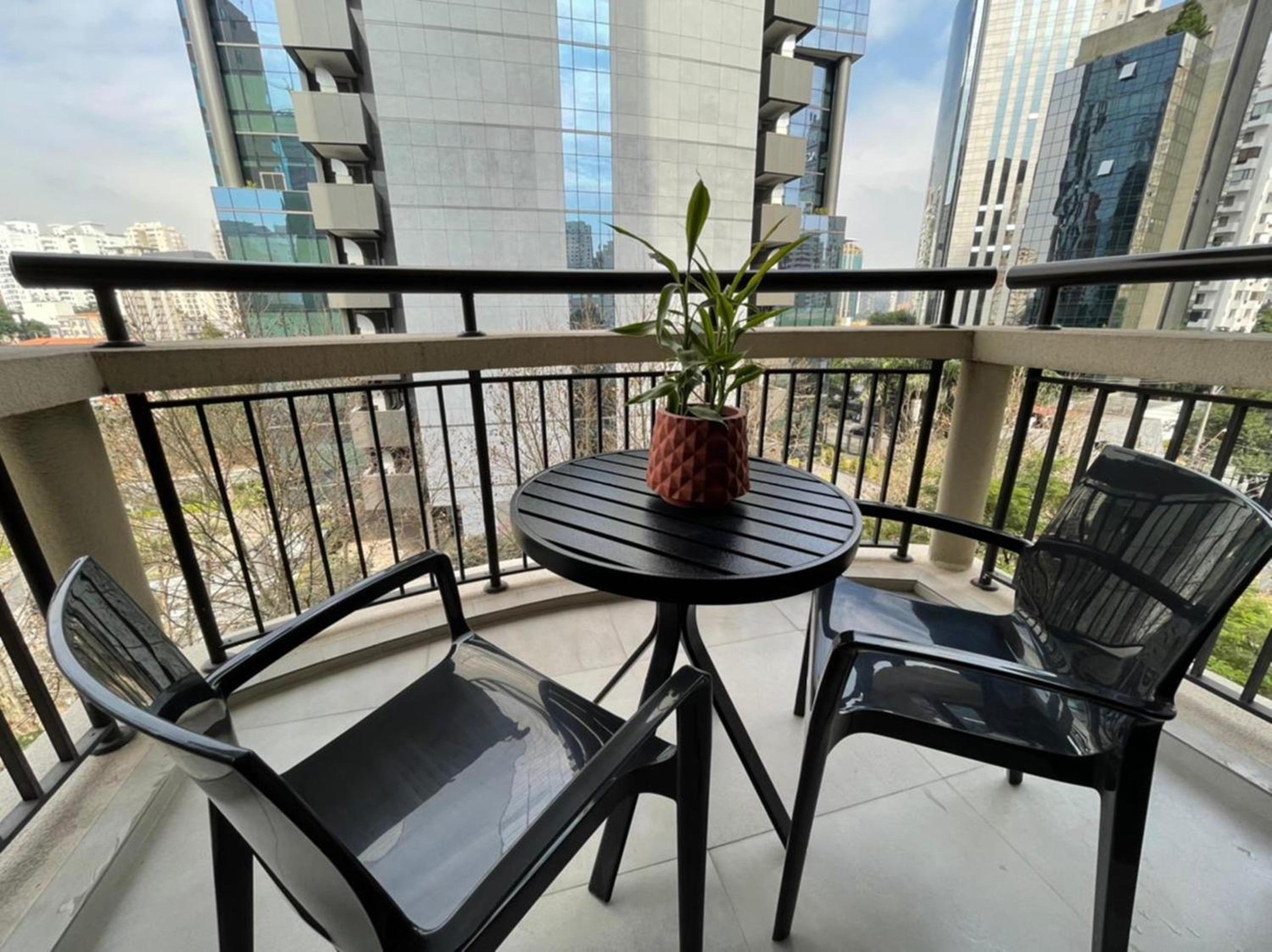 Superior King Room with Balcony - Photo 4