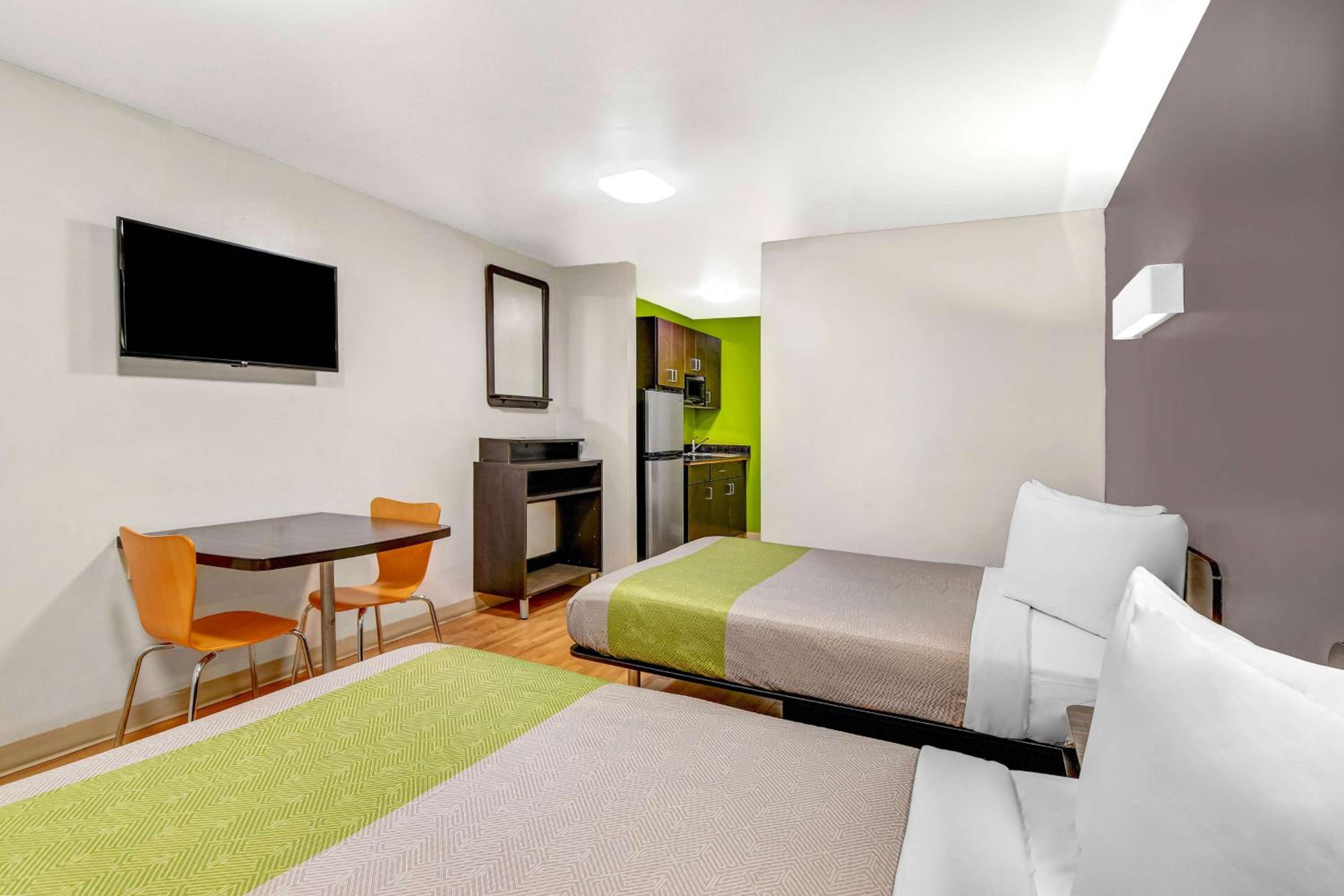 Quadruple Room - Smoking - Photo 1