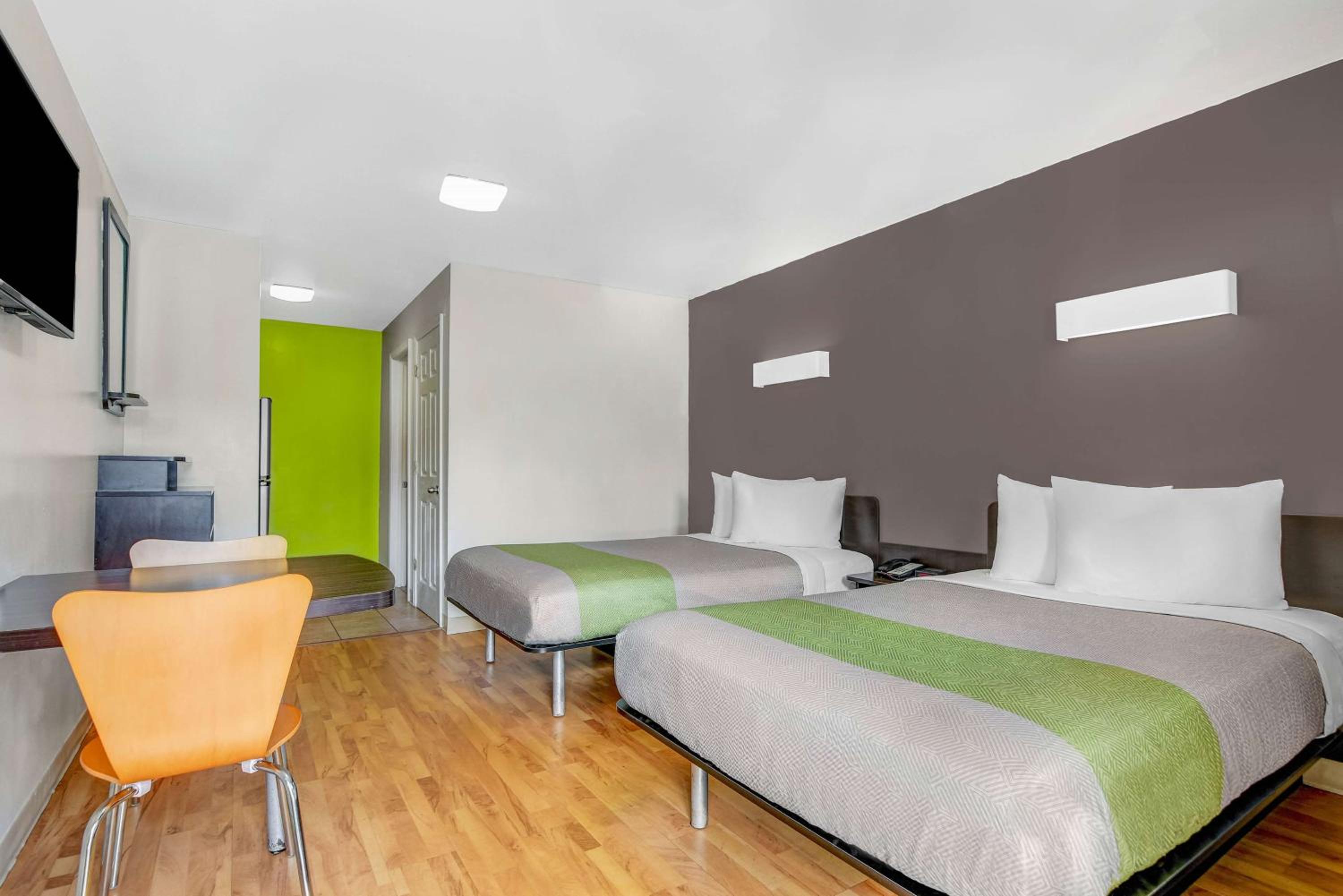 Quadruple Room - Smoking - Photo 2