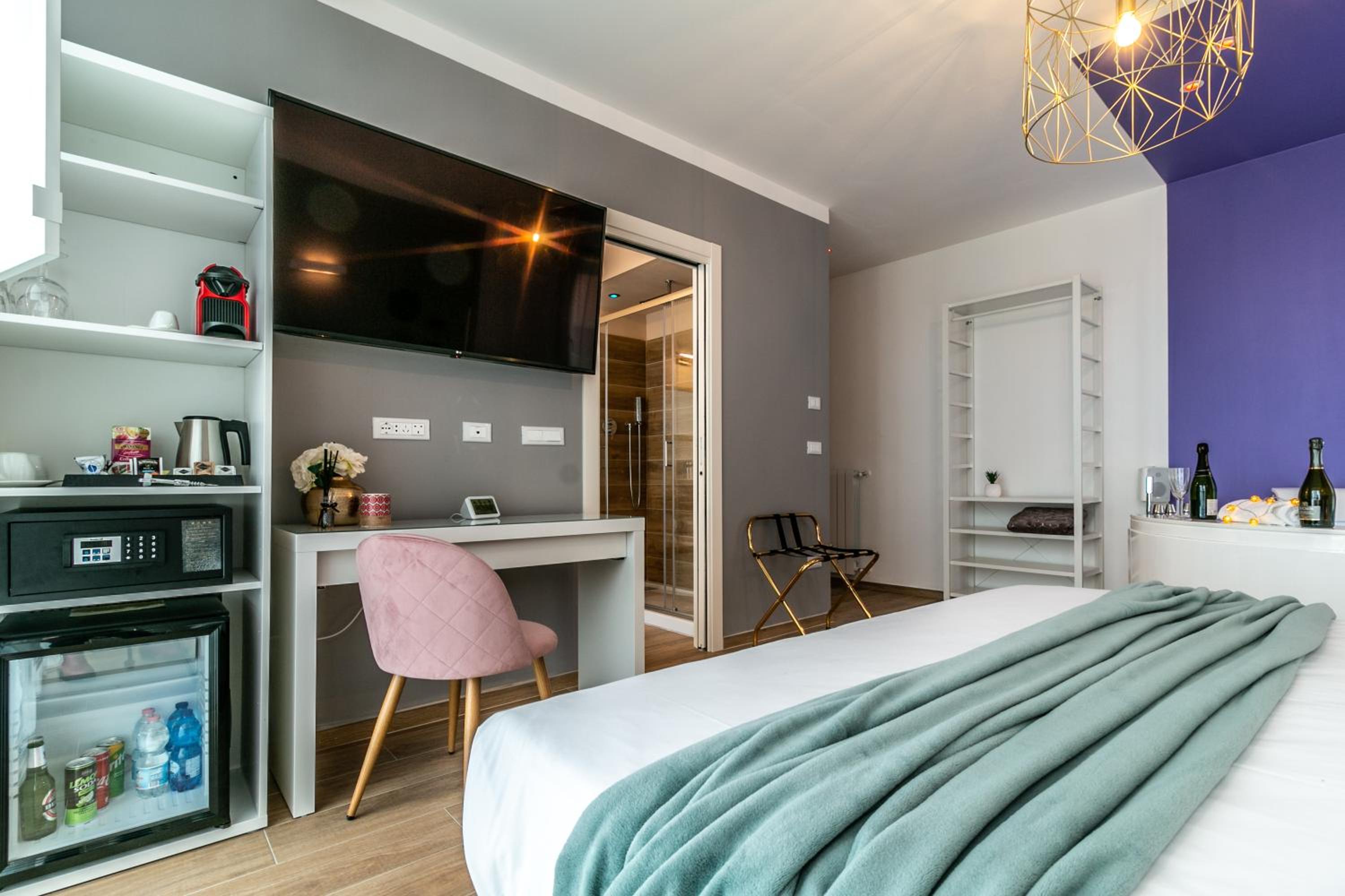 Deluxe Suite with Spa Bath