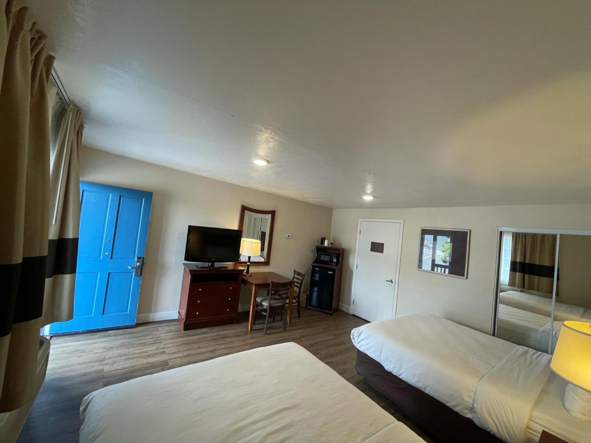 Queen Room with Two Queen Beds - Accessible/Non-Smoking  - Photo 1
