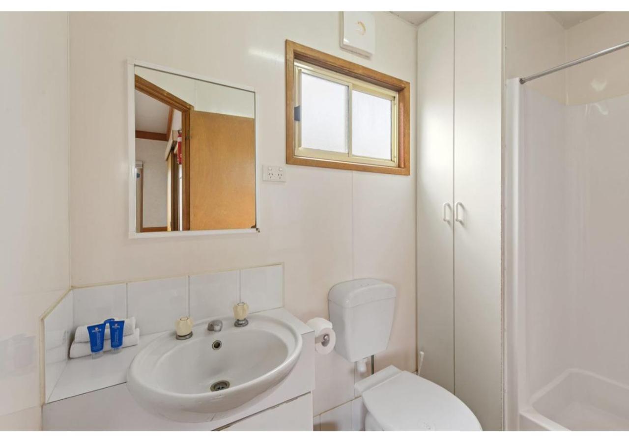 Standard 2-Bedroom Cabin - Sleeps 6 (Pet Friendly) photo 3