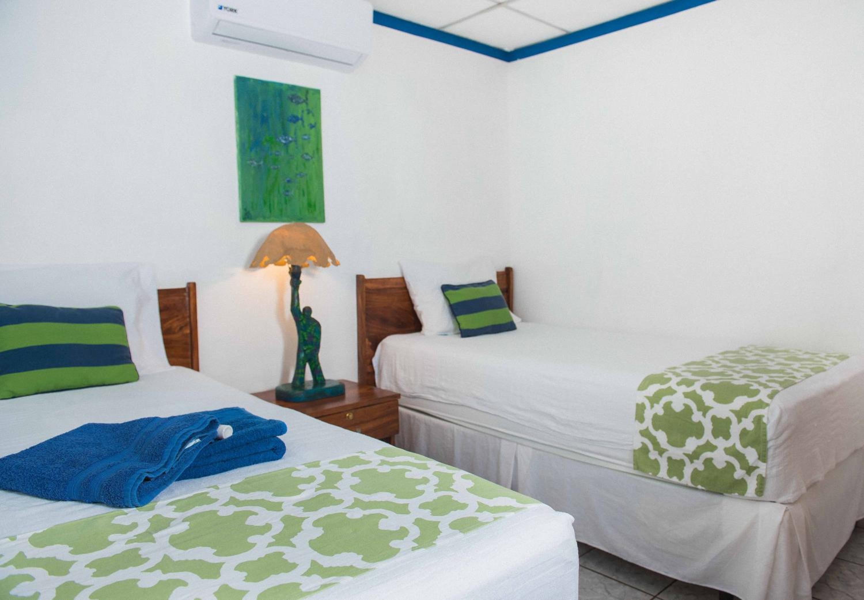 Standard Twin Room with Shared Bathroom photo 2