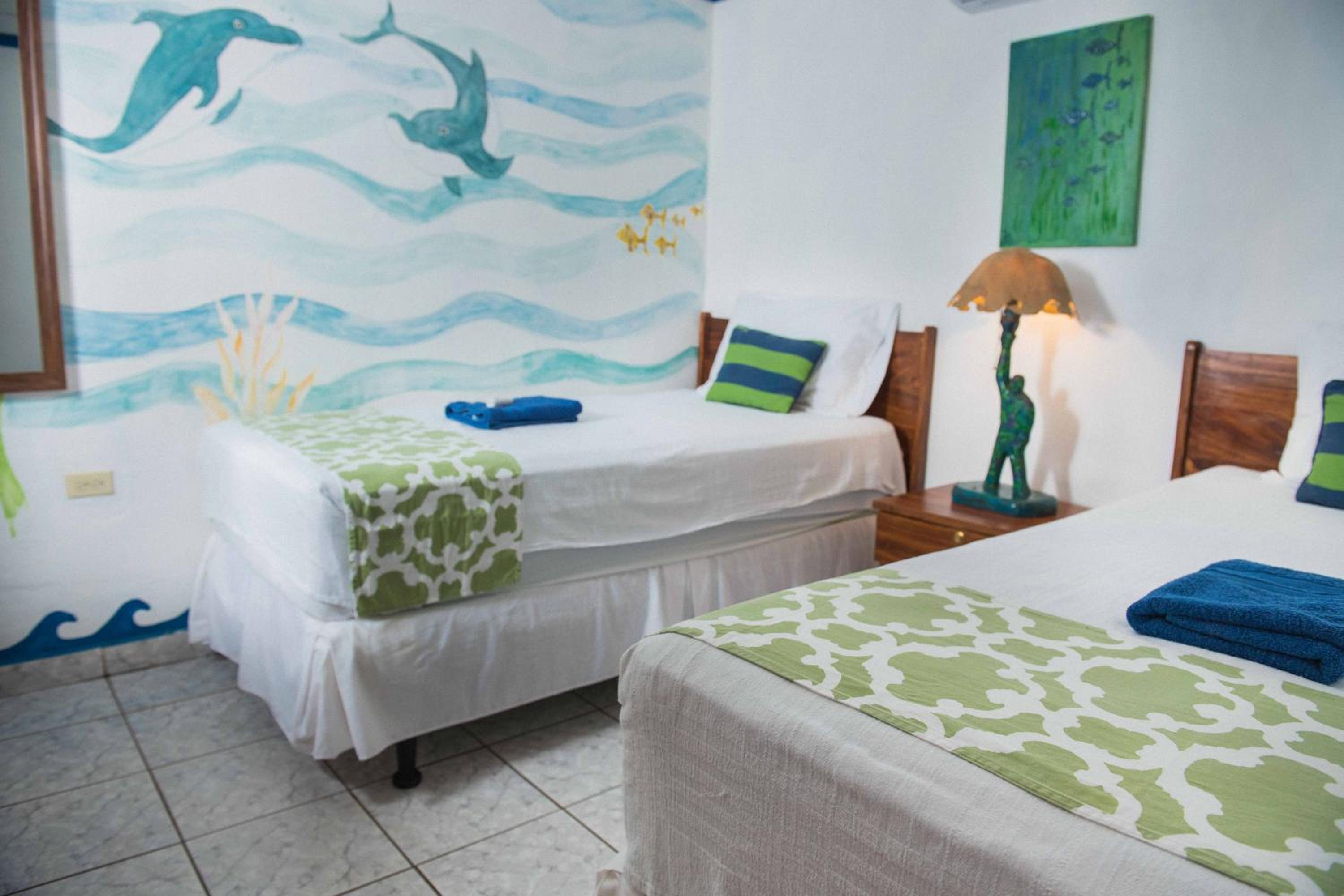 Habitación Estándar con Dos Camas y Baño Compartido
