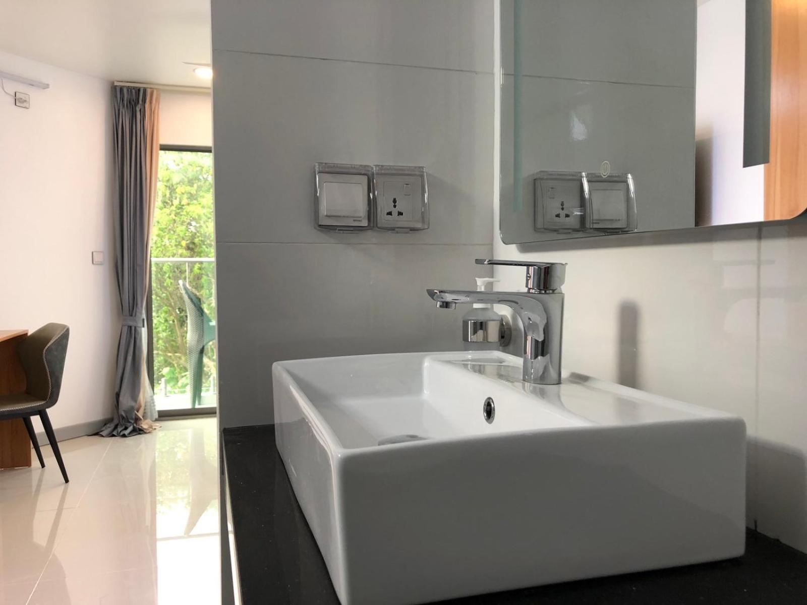 Deluxe Double Room with Balcony and Sea View - Photo 9