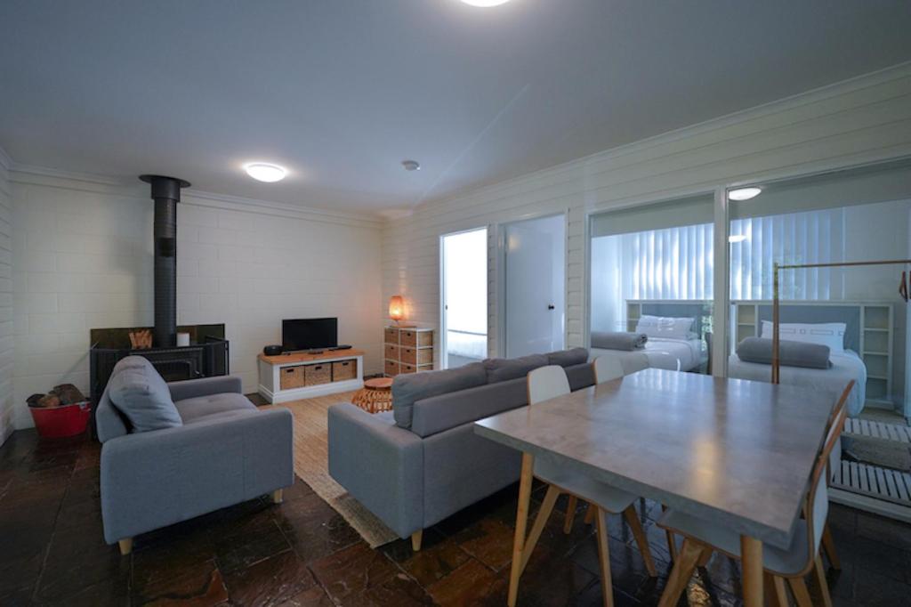 Family Room - Photo 5