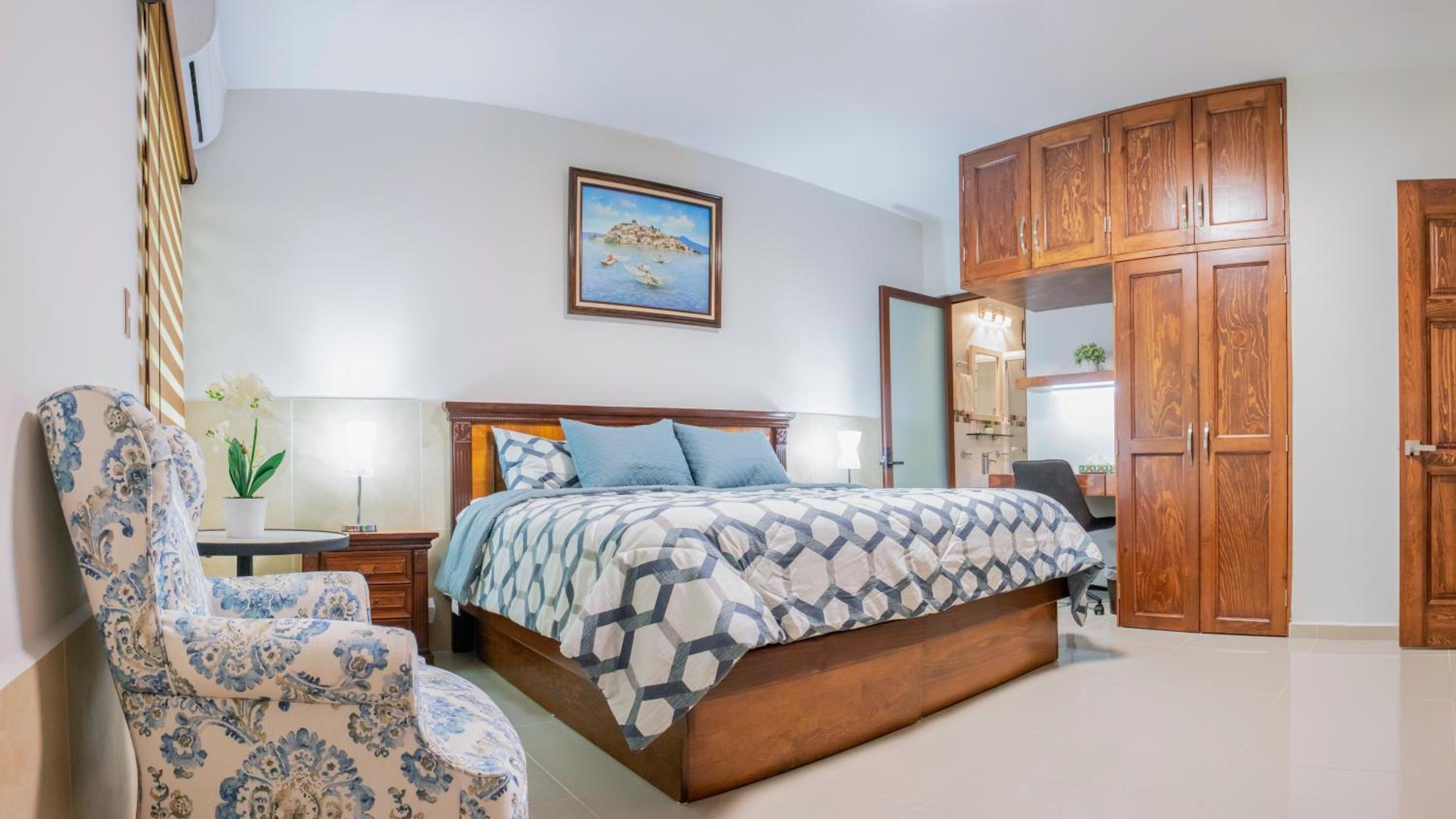 Deluxe King Room - Photo 1