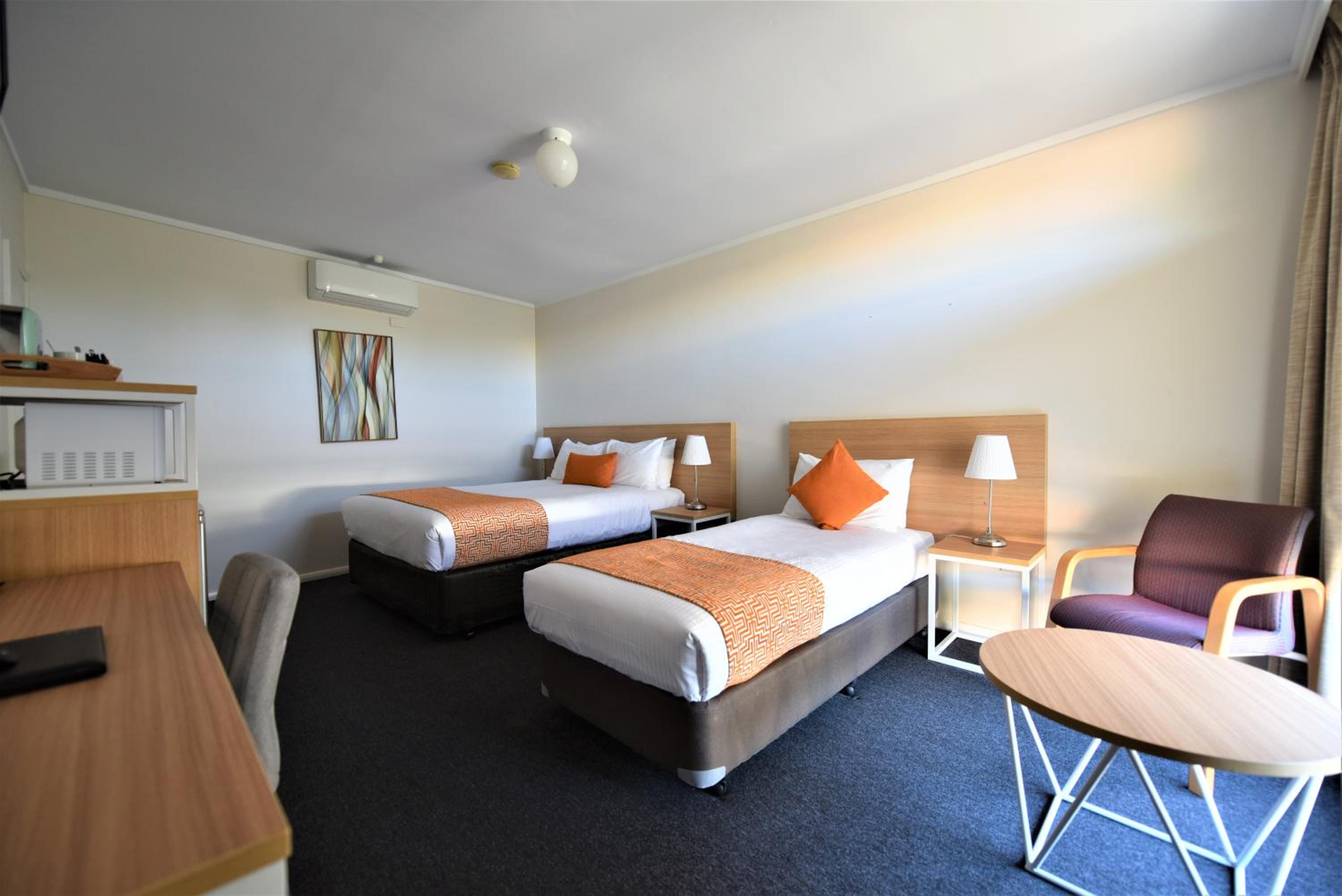 Standard Twin Room photo 2