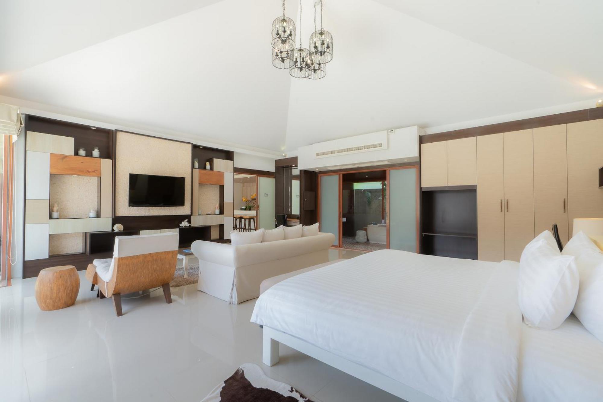 Villa - Photo 1