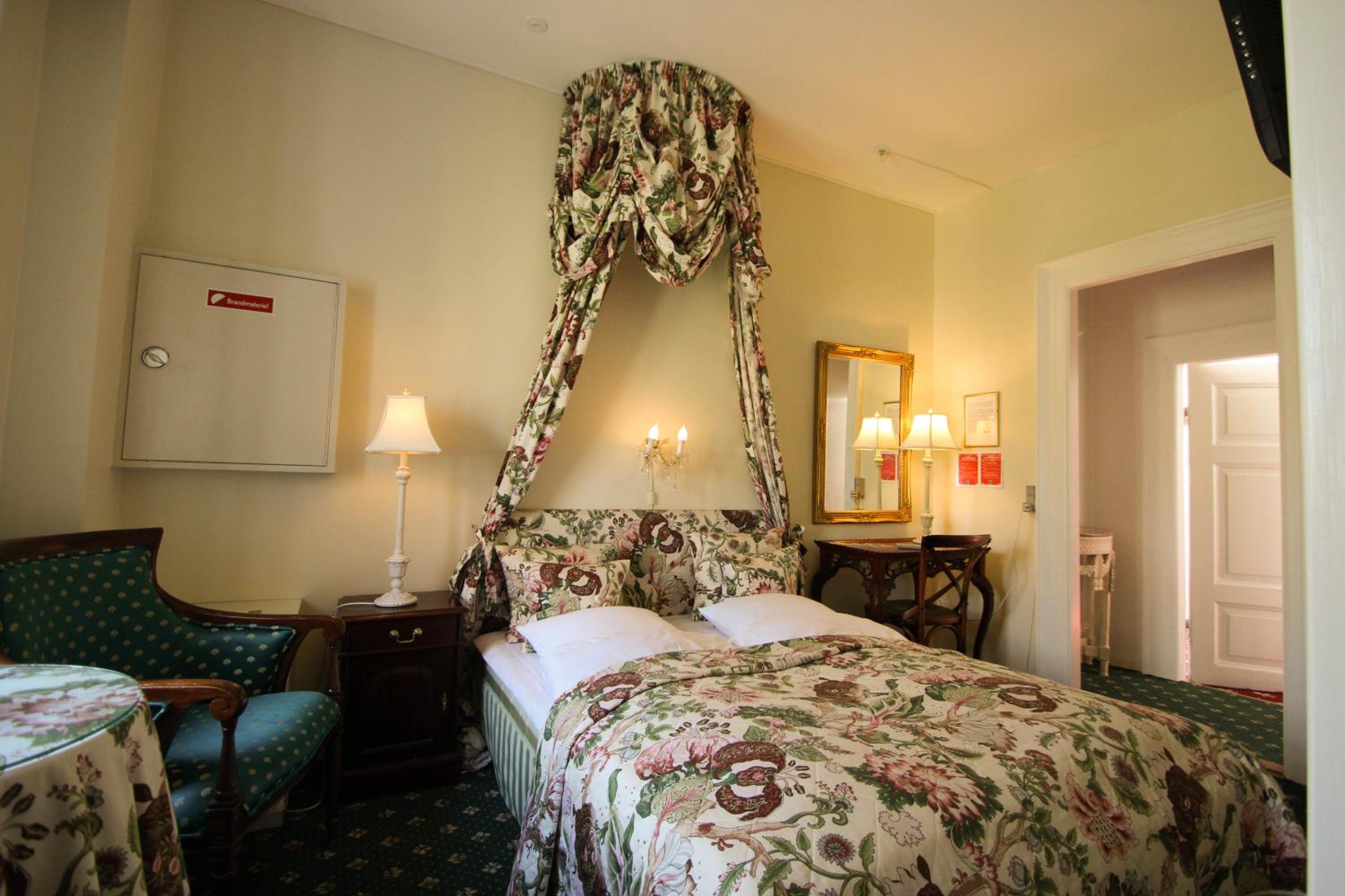 Basic Double Room photo 2