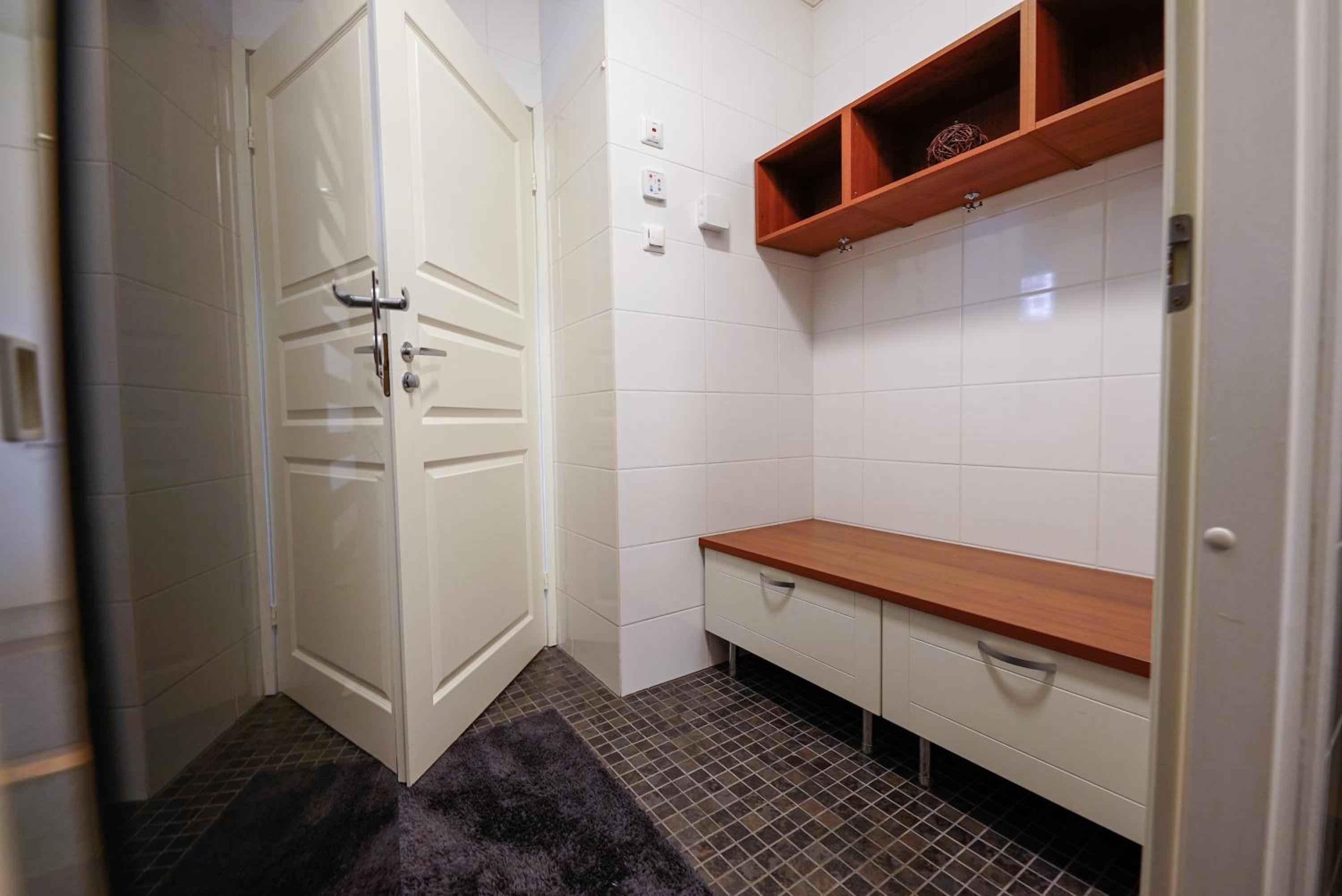 Two-Bedroom House - Photo 4