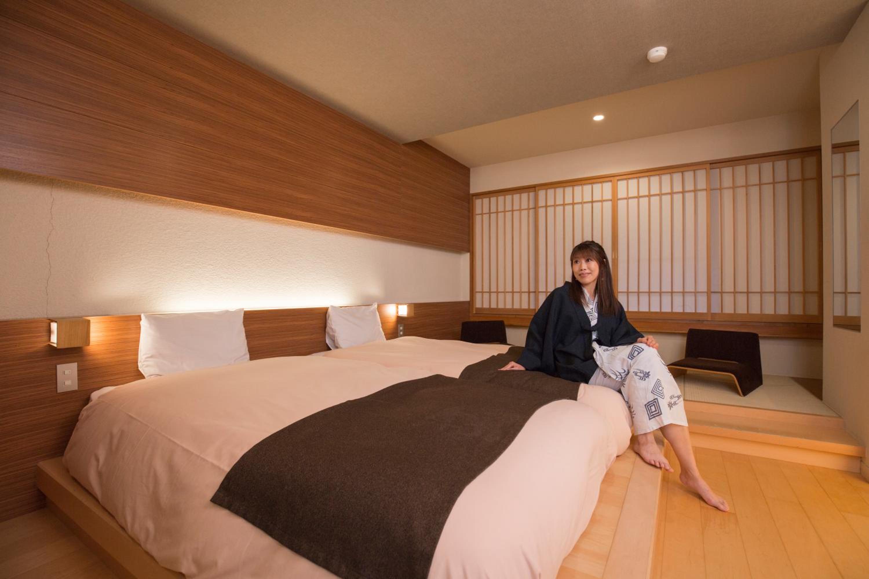 Japanese Modern Twin Room with Shared Bathroom - Non-Smoking photo 2
