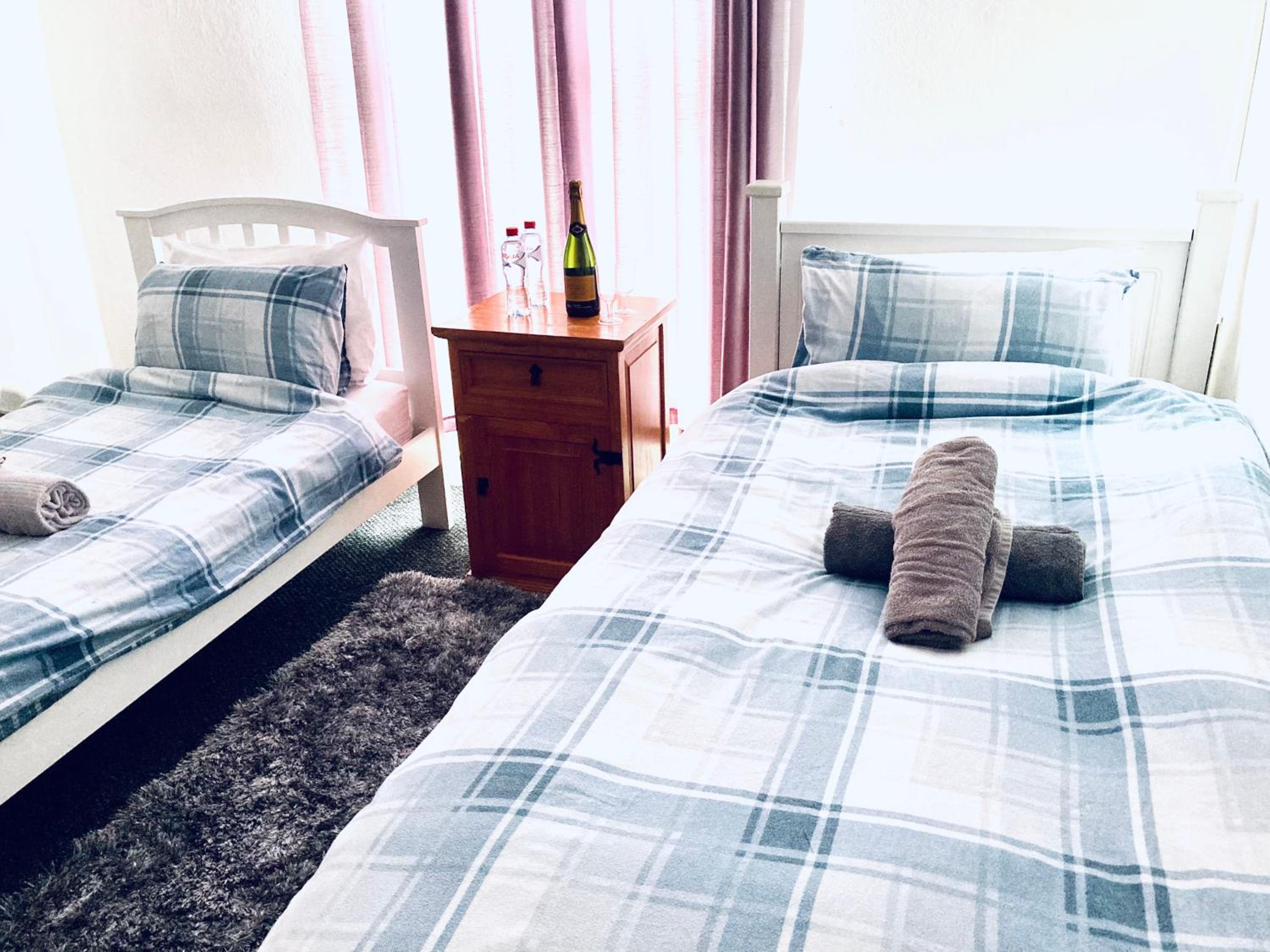 Standard Twin Room with Shared Bathroom photo 3