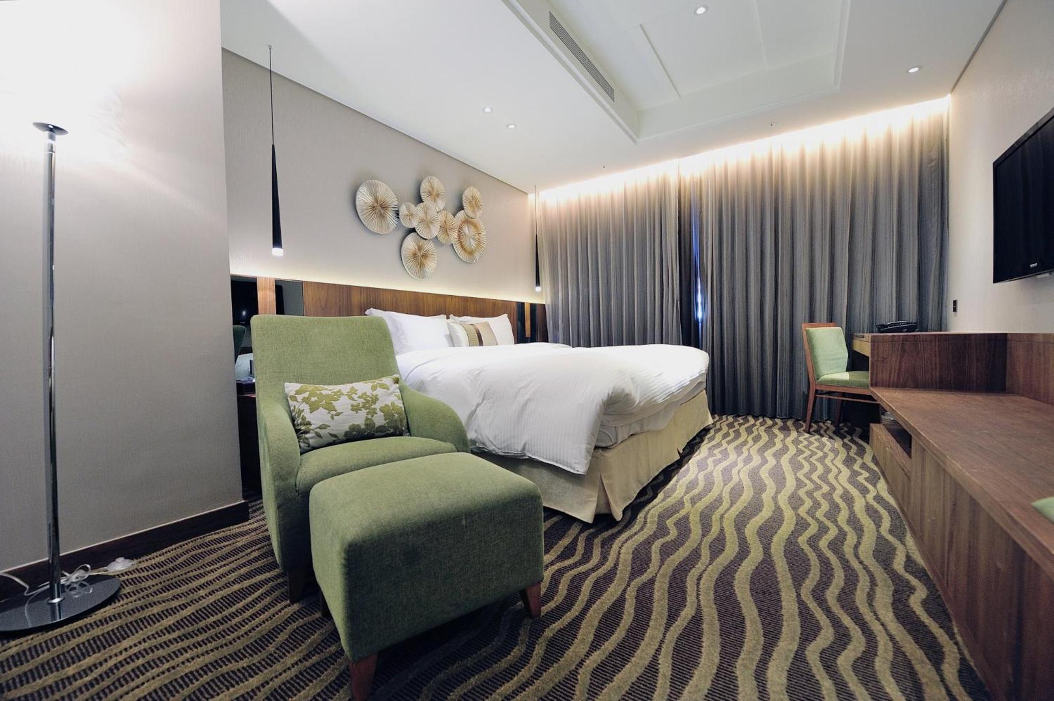 Business King Room with City View photo 3