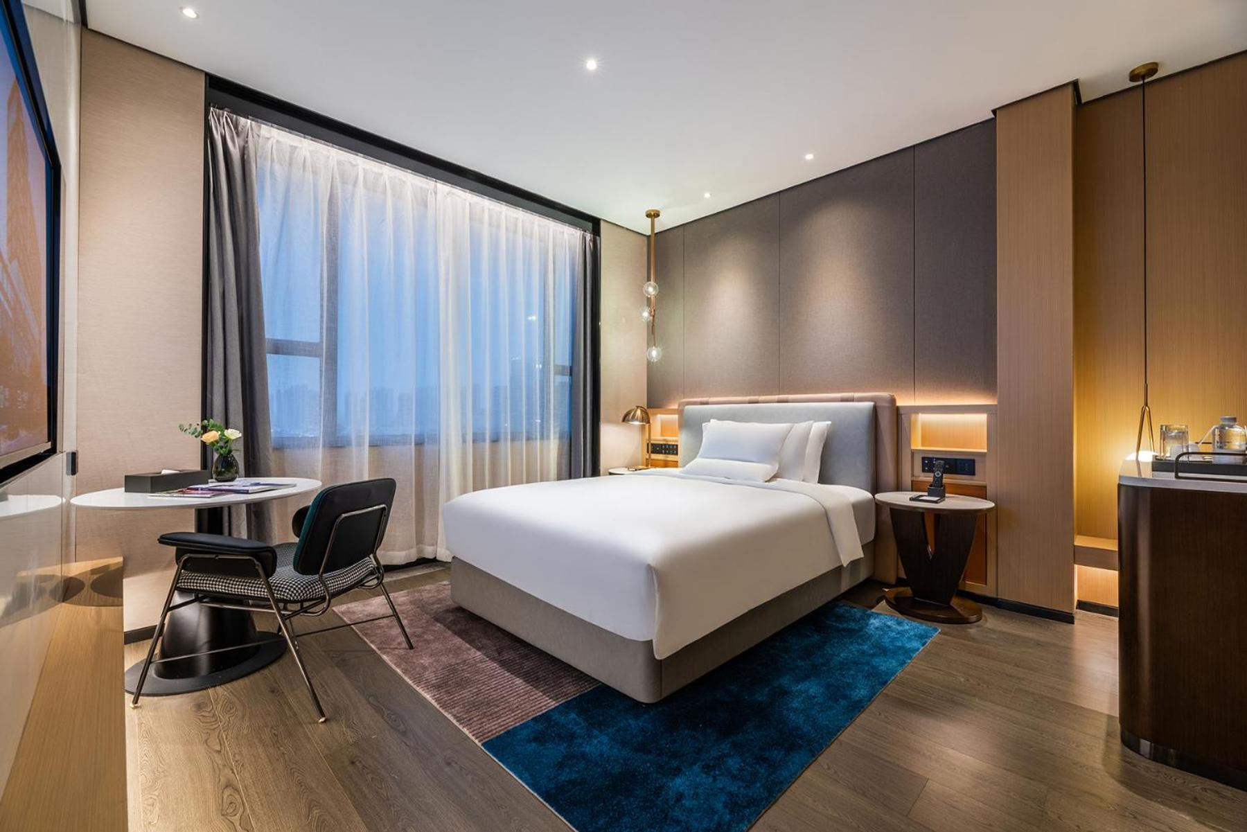 Deluxe King Suite
