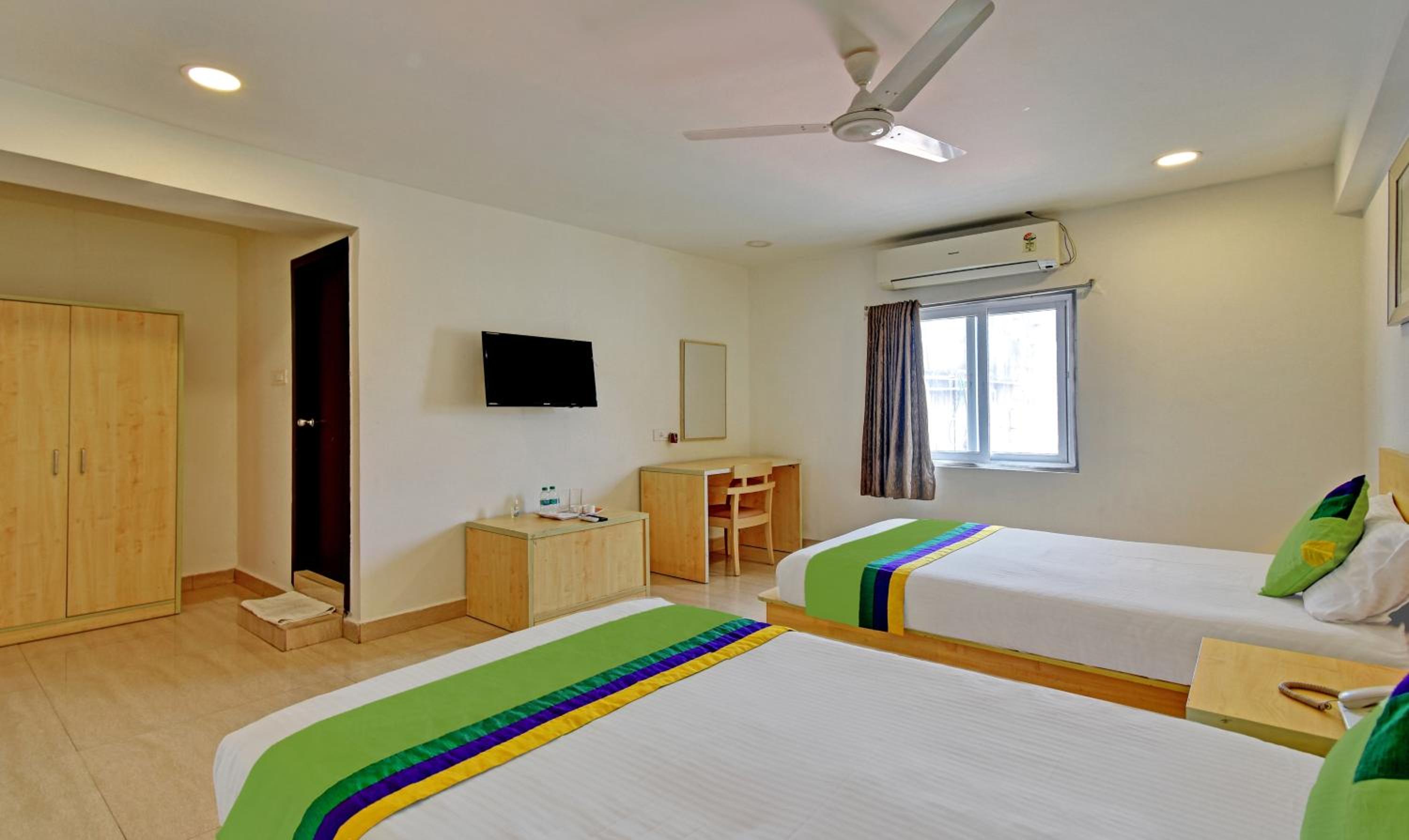 Deluxe Room - Photo 5