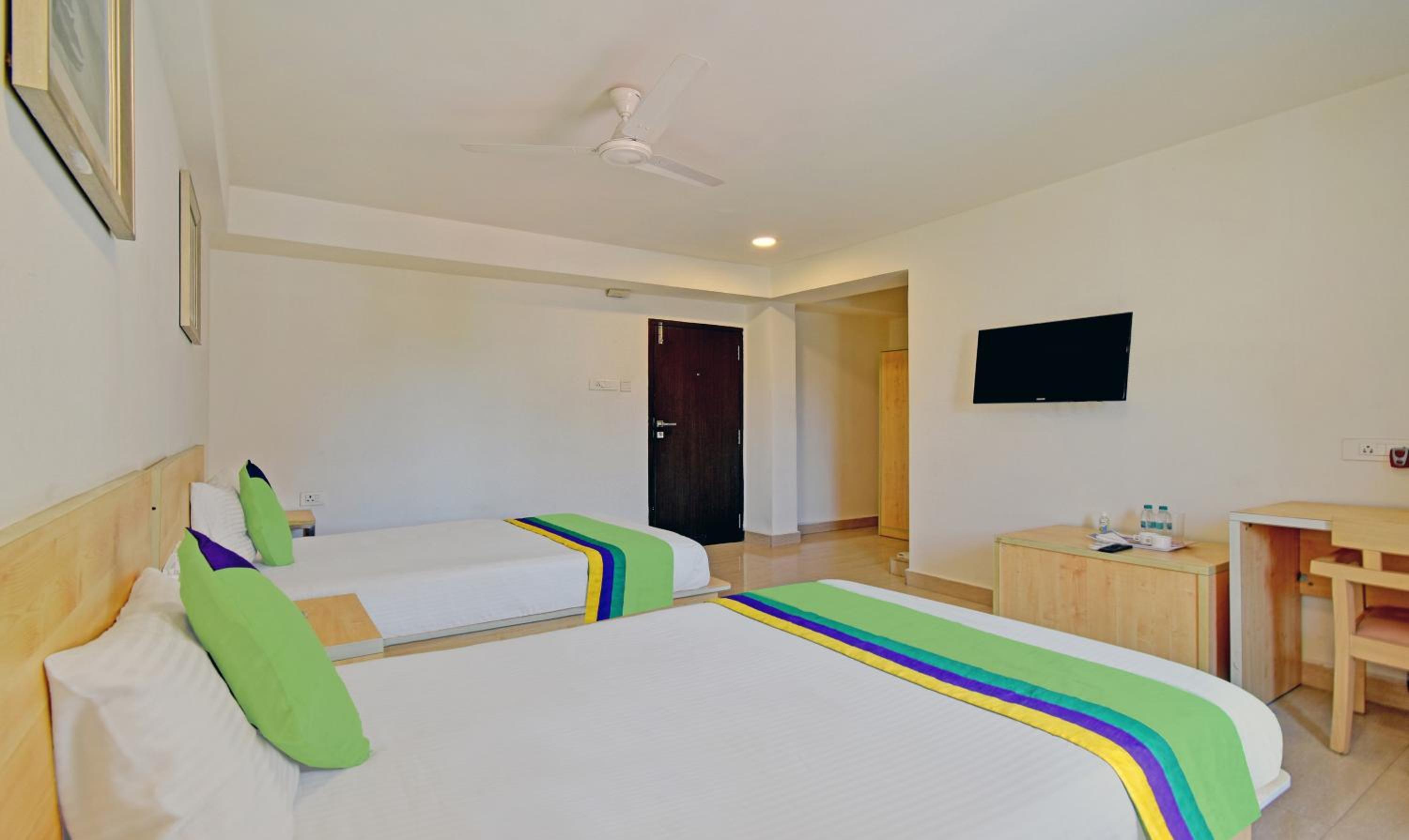 Deluxe Room - Photo 7