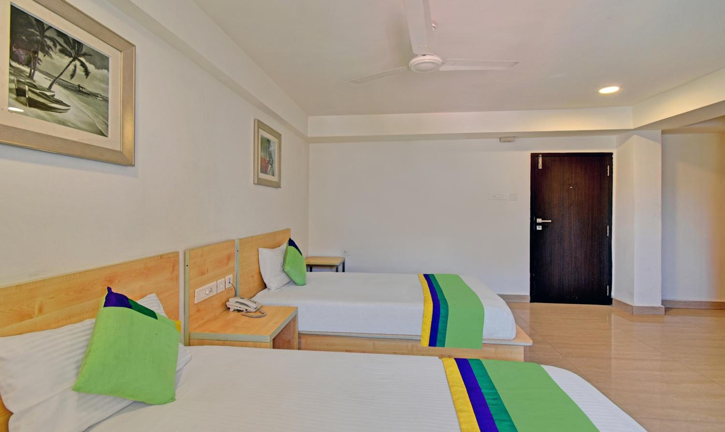 Deluxe Room - Photo 9