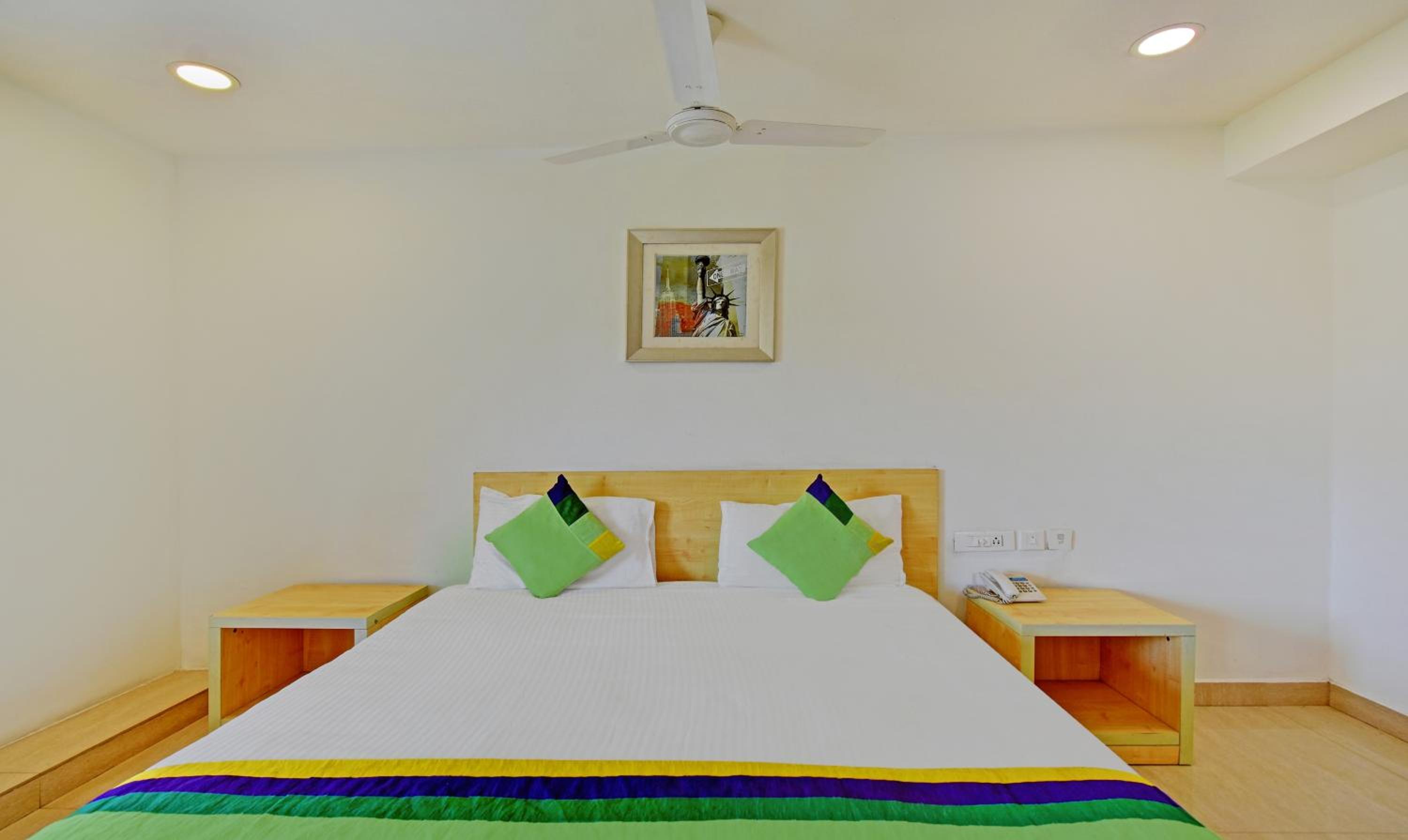 Deluxe Room - Photo 12