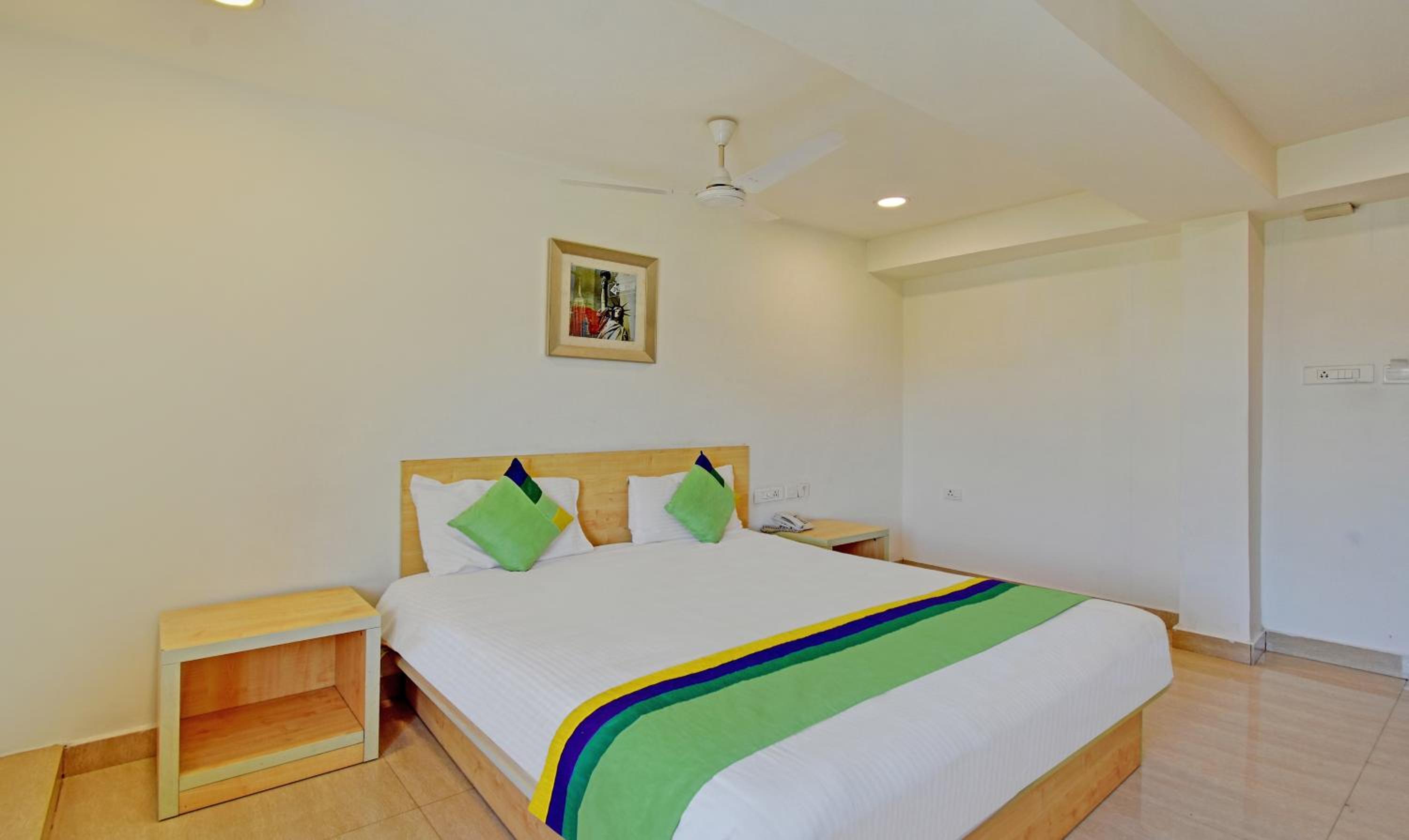 Deluxe Room - Photo 11