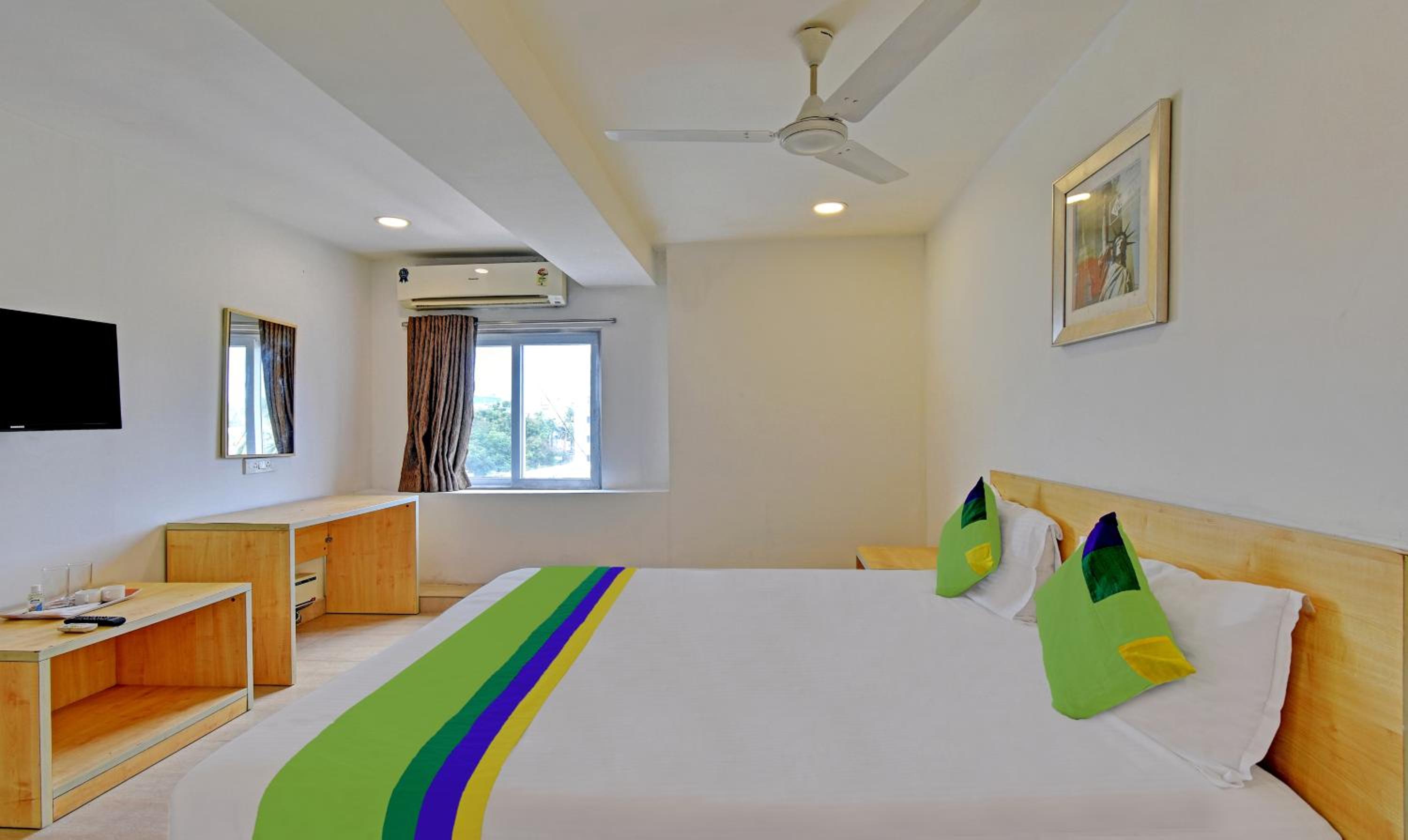 Deluxe Room - Photo 13