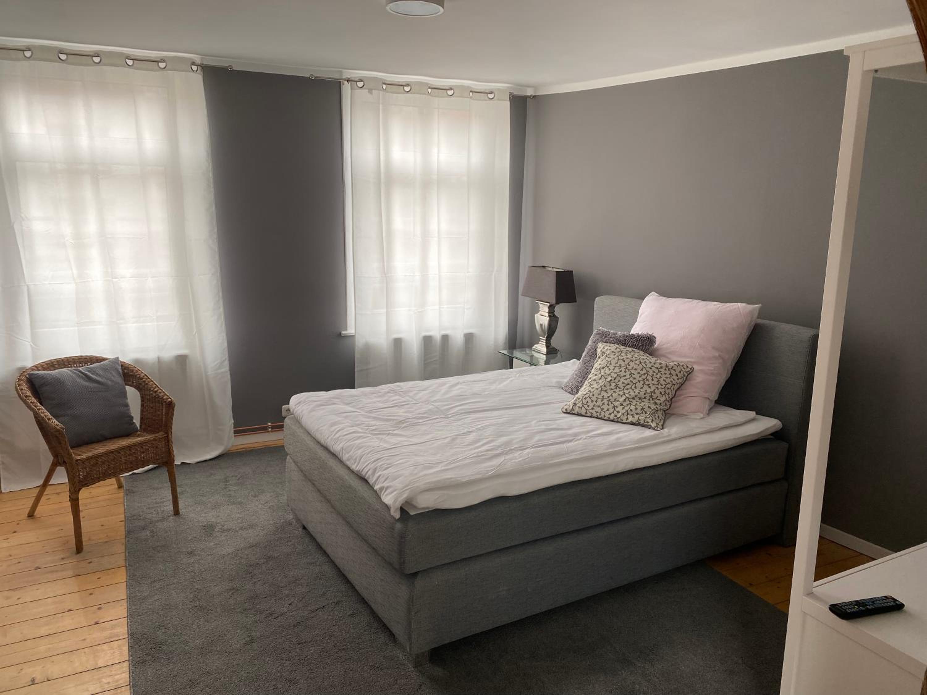 Studio Apartment - Photo 1