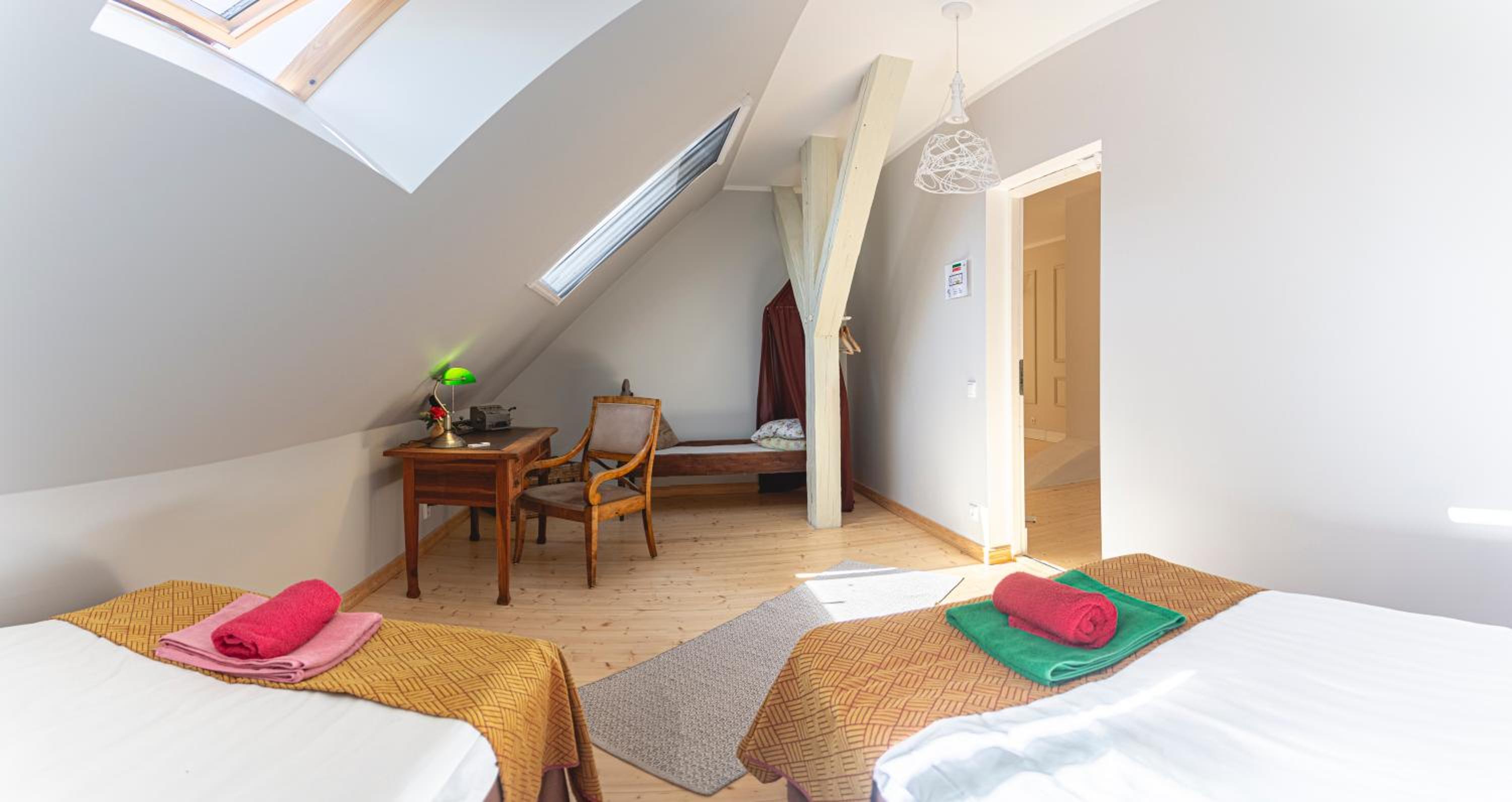 Large Twin Room photo 1