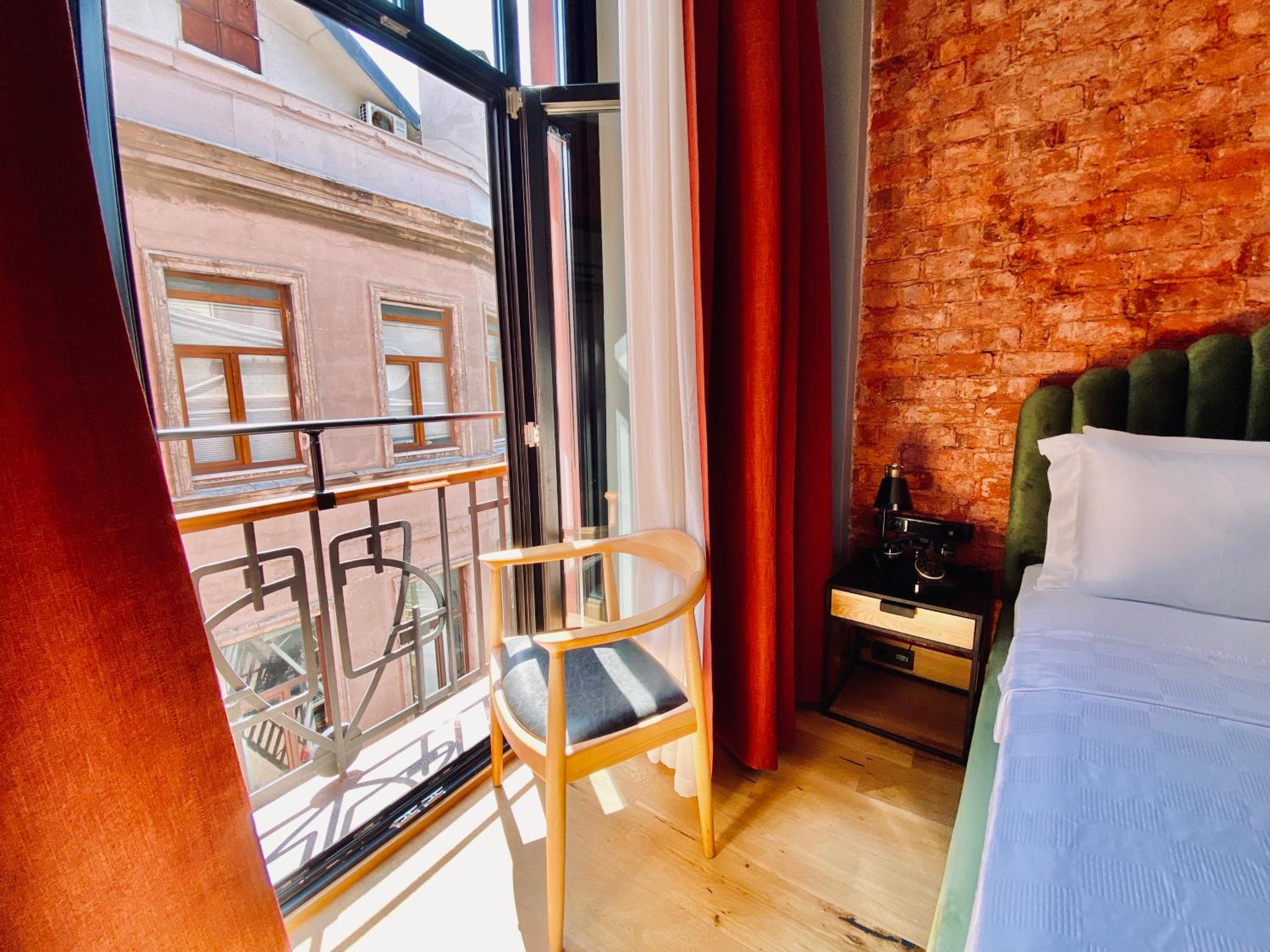 Standard Double Room Street View photo 2