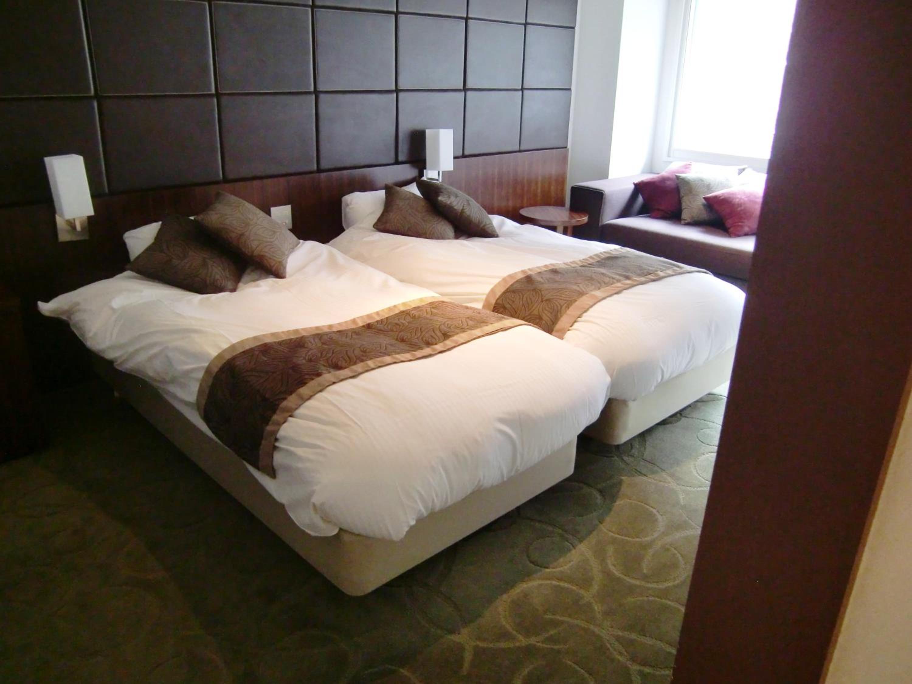 Modern Twin Room with Tatami Area -  Non-Smoking - Photo 3
