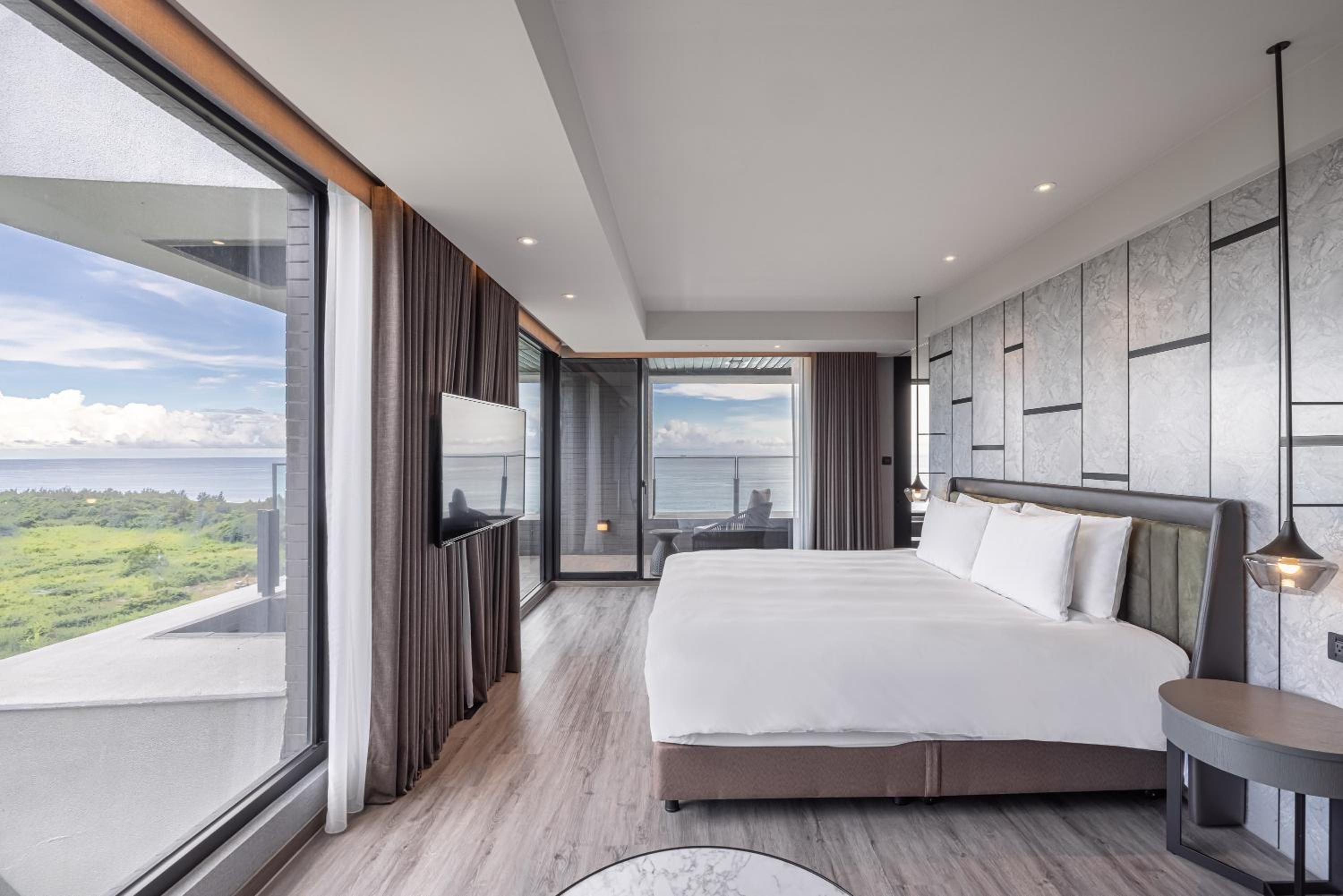 Building Tranquil - Executive Deluxe Junior Suite with Ocean View - Photo 5