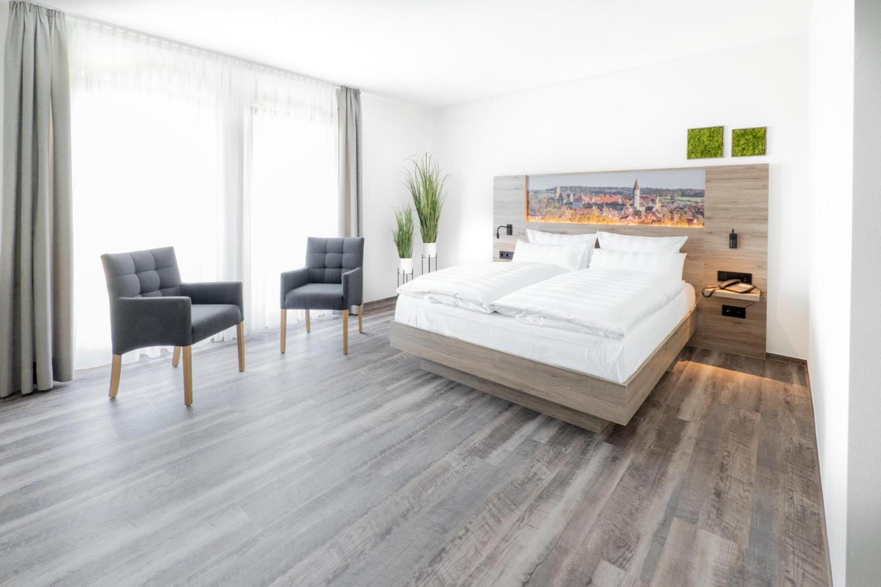 Large Double Room - Photo 1
