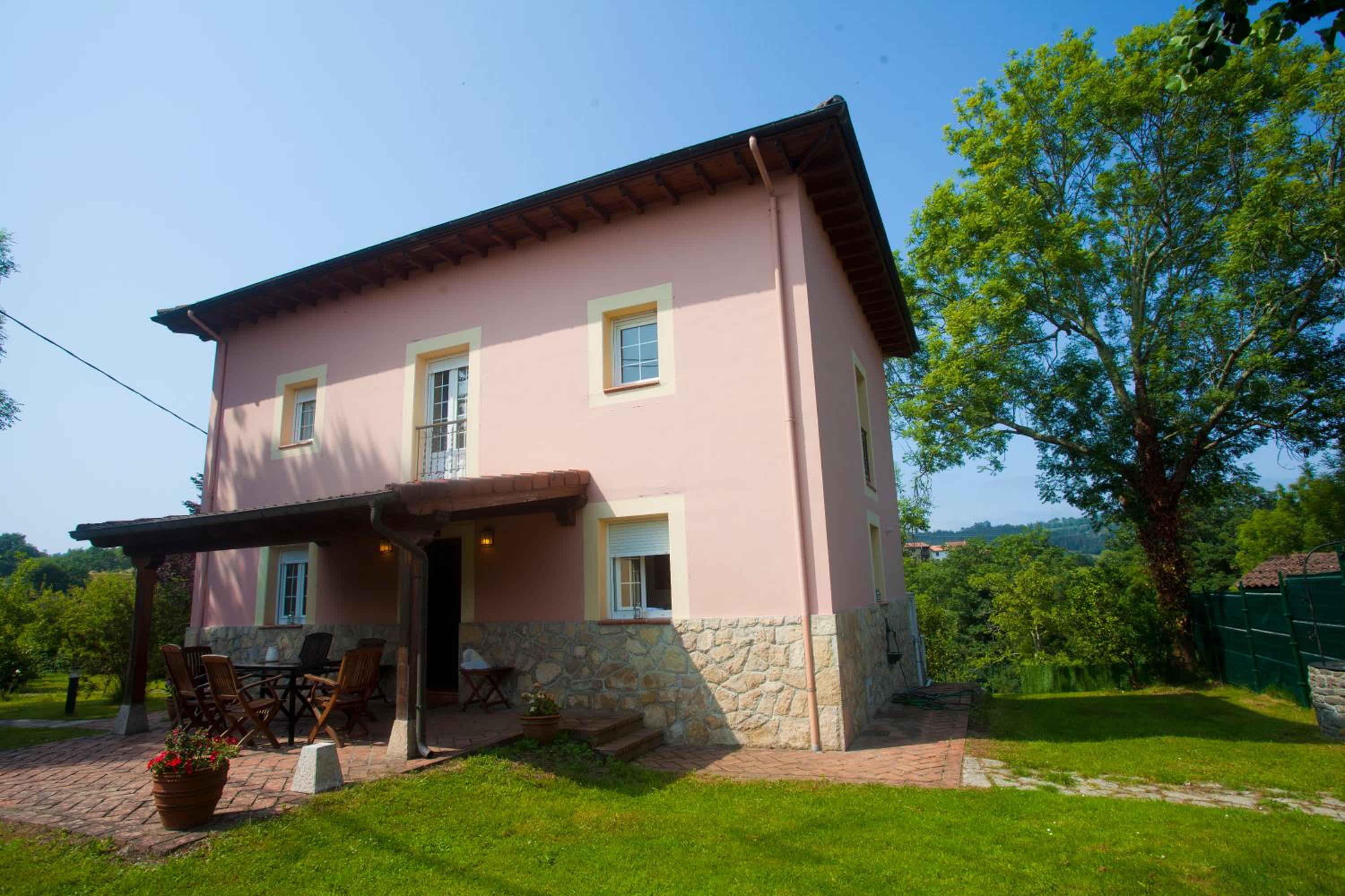 Three-Bedroom House photo 3