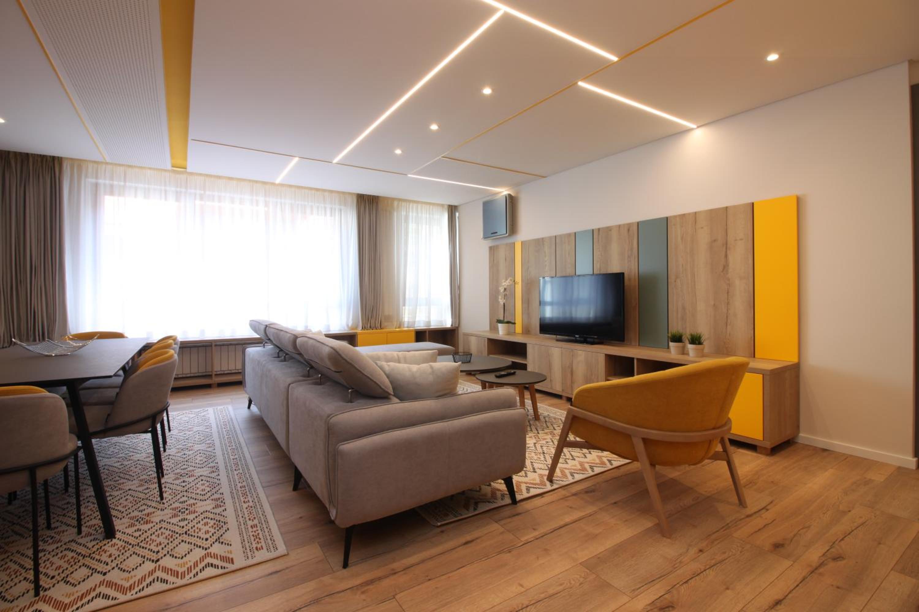 Deluxe Three-Bedroom Apartment