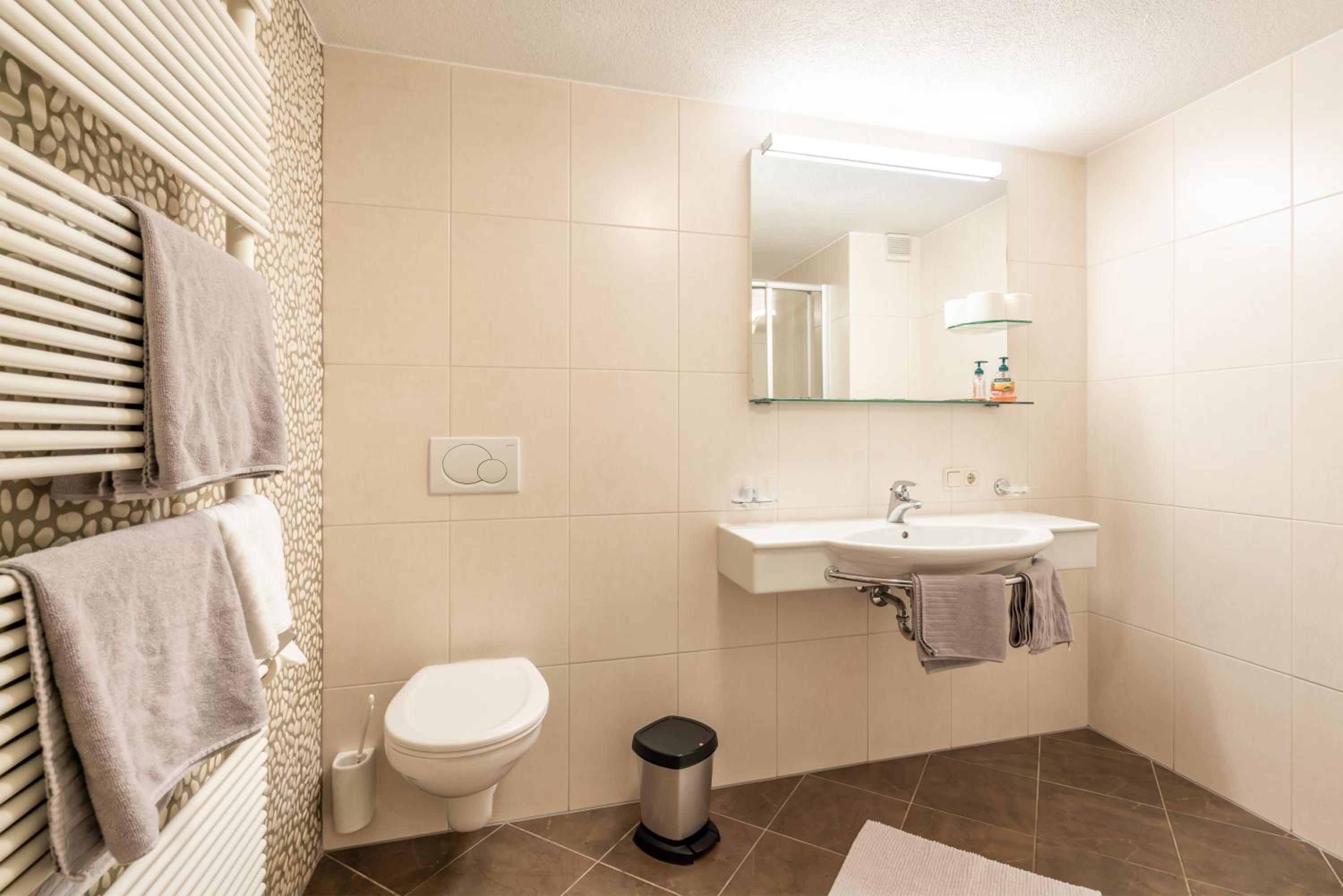 One-Bedroom Apartment with Balcony photo 3