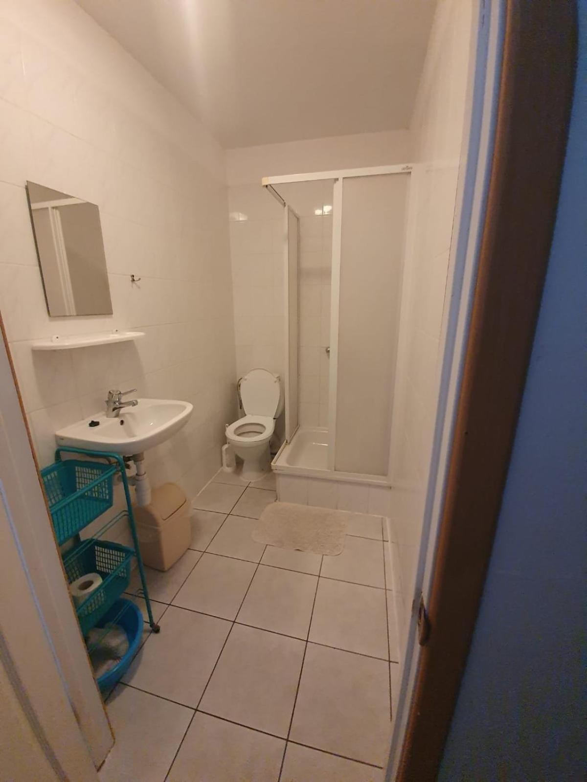 Twin Room with Bathroom photo 3