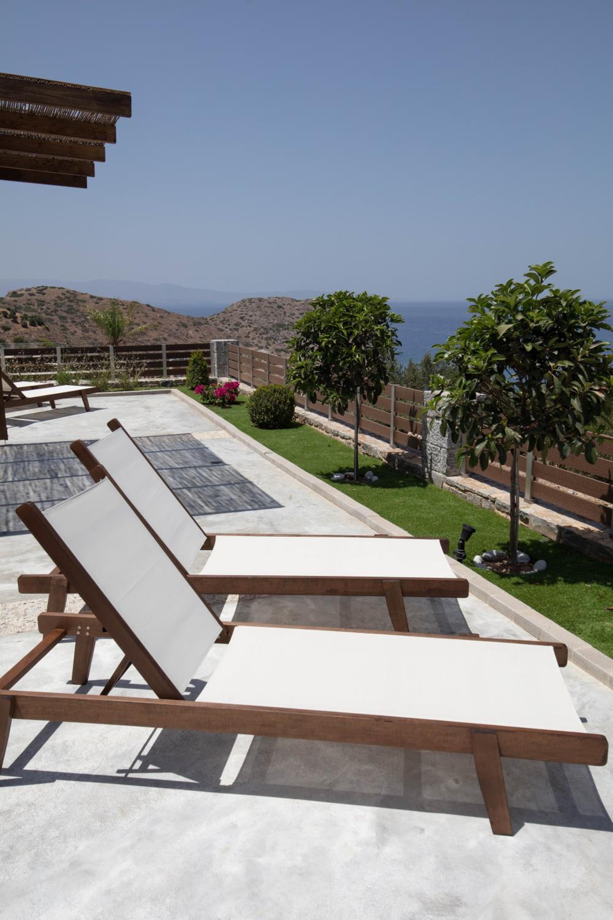 Three-Bedroom Villa photo 2
