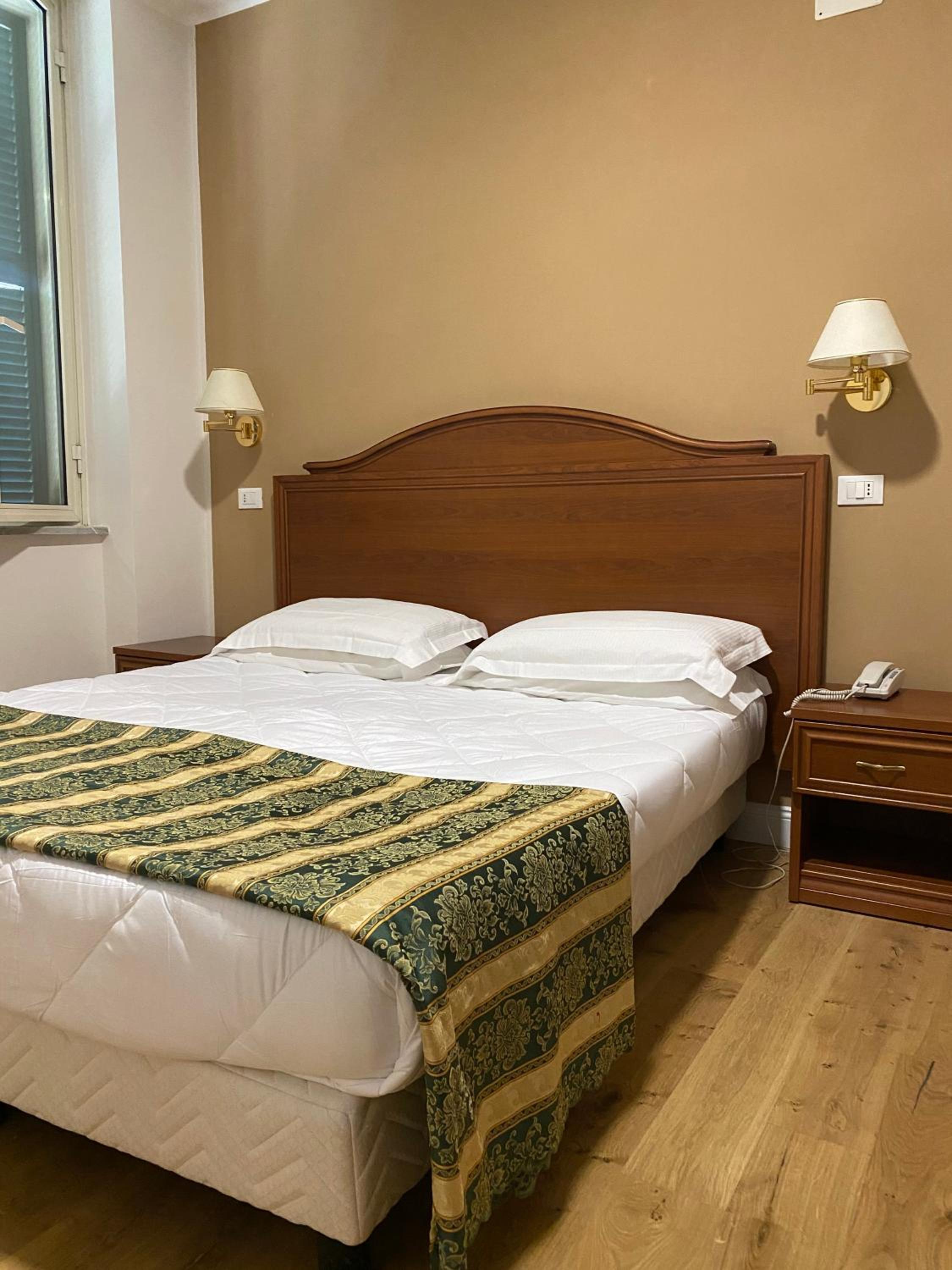 Double or Twin Room - Photo 2