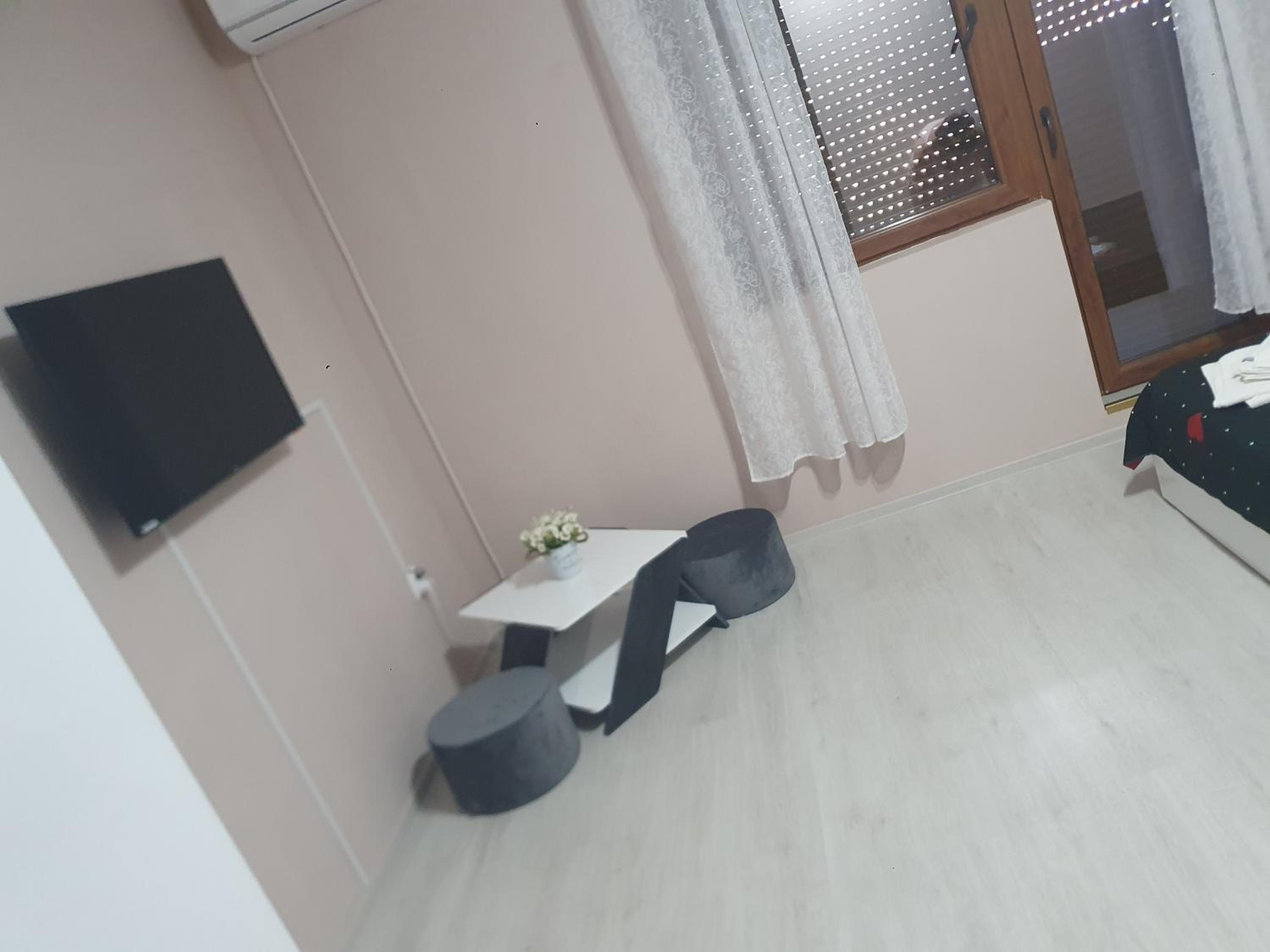 Double Room with Balcony - Photo 2
