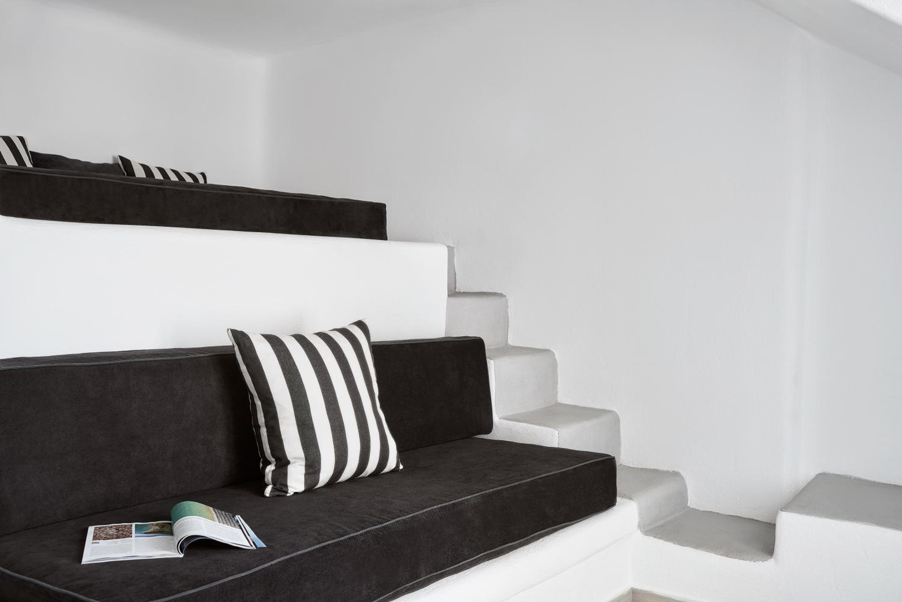 Friends & Family Suite with Surrounding View photo 3