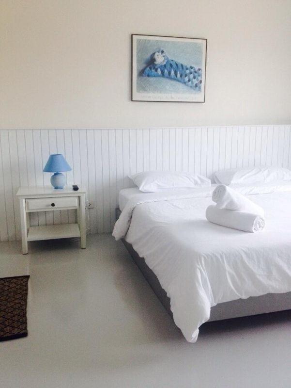 Studio King bed photo 1