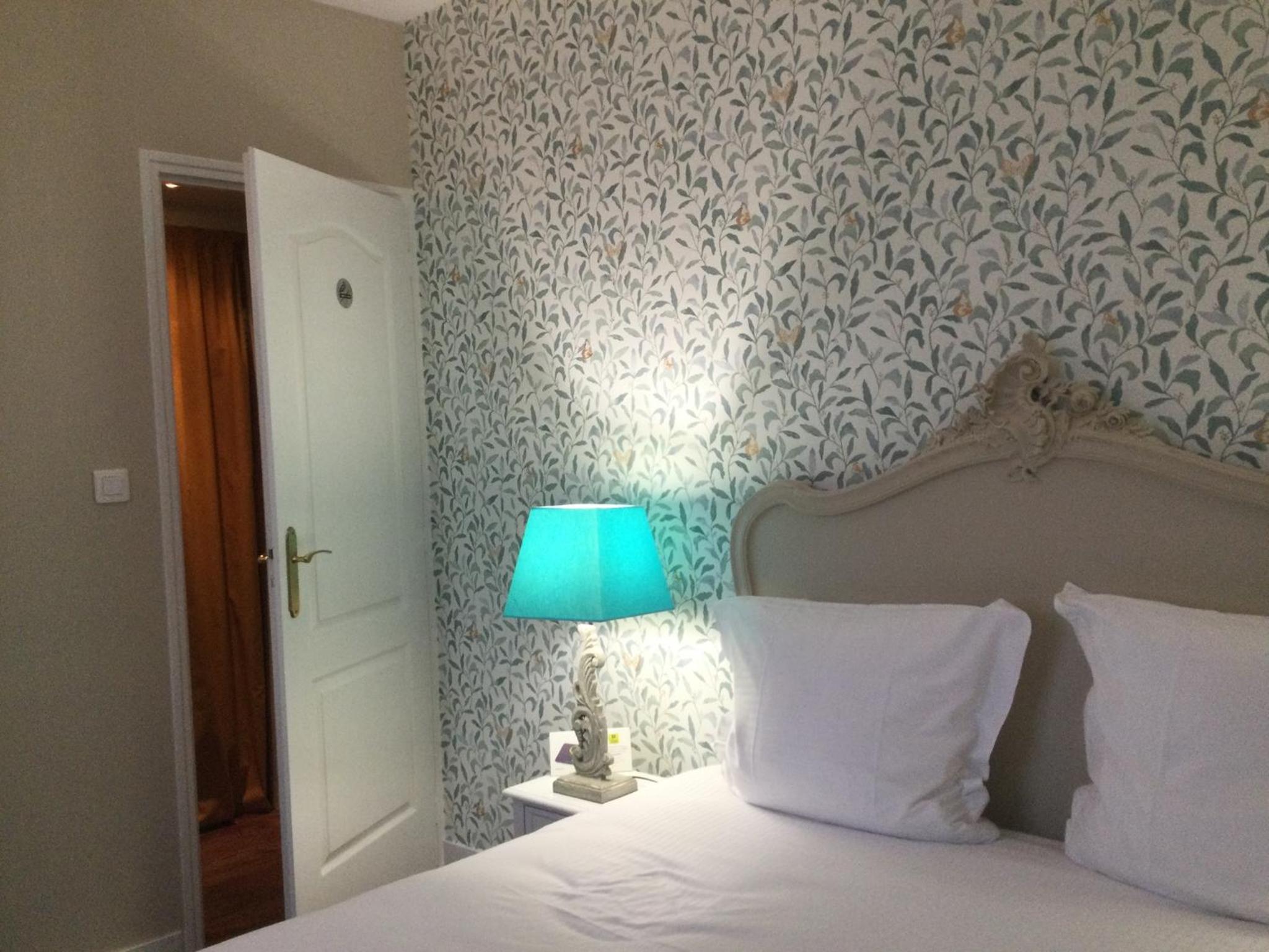 Standard Double Room - Photo 12