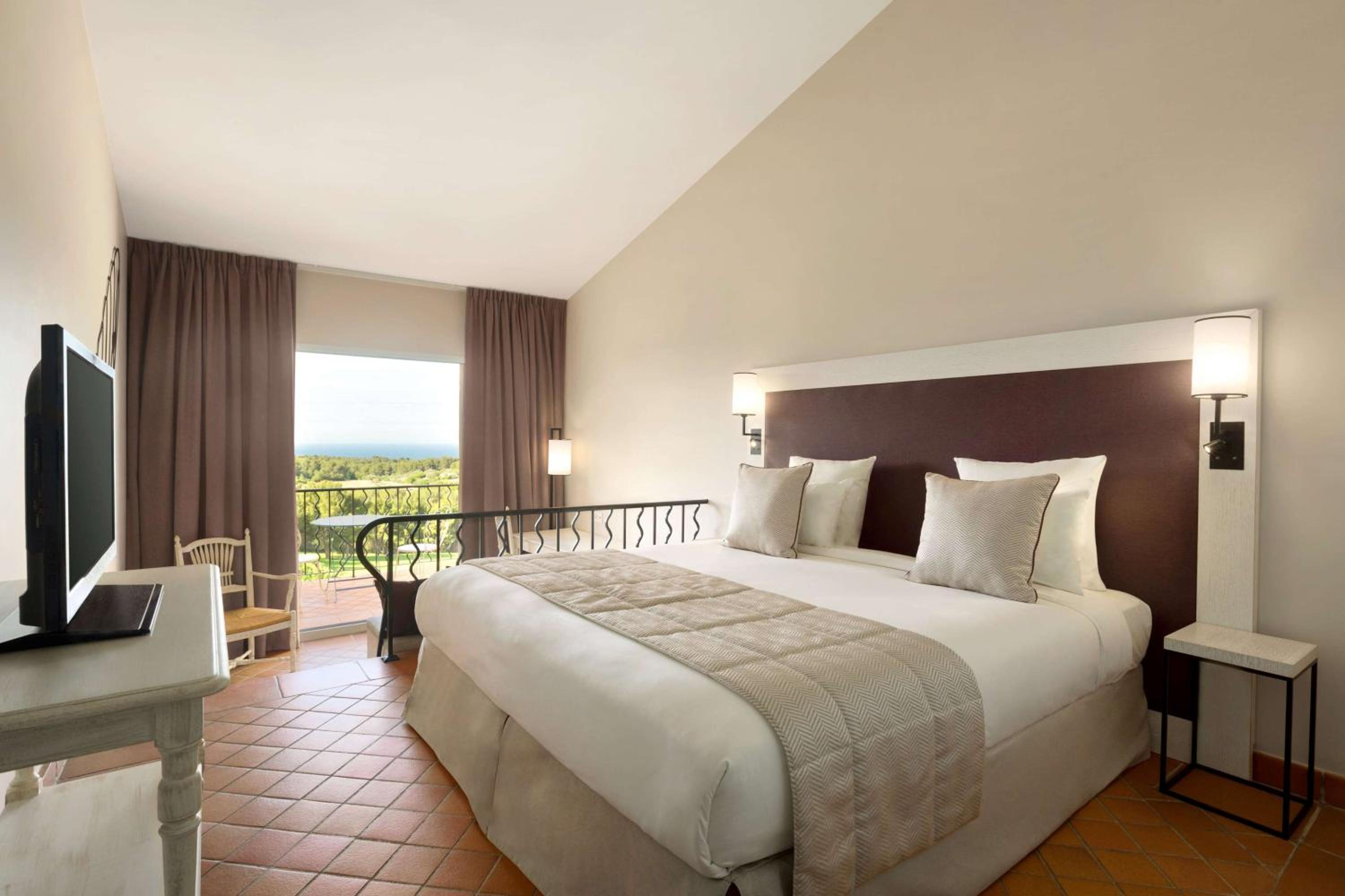 Deluxe Room with Sea and Golf Course View - Photo 1