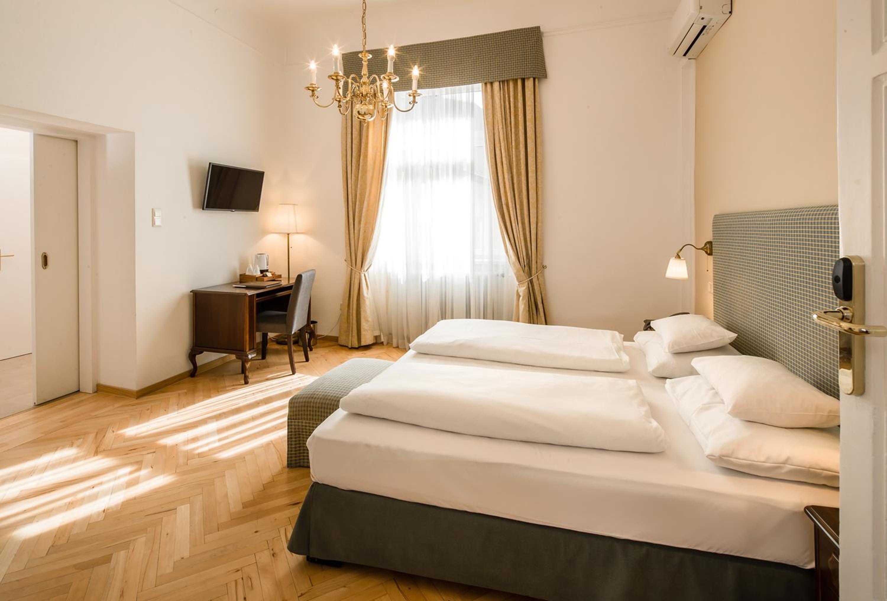 Classic Double Room - Photo 3