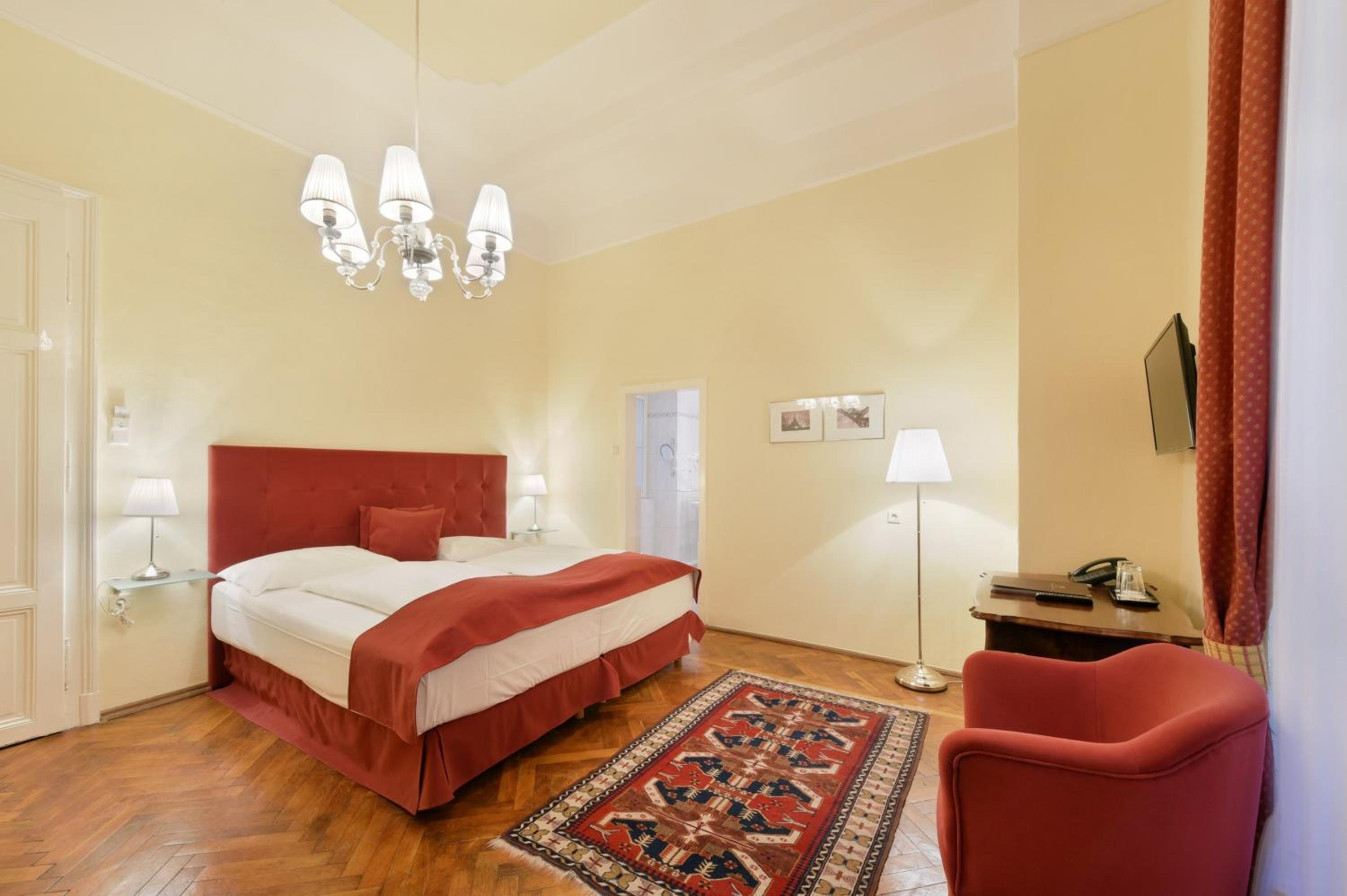 Classic Double Room - Photo 4