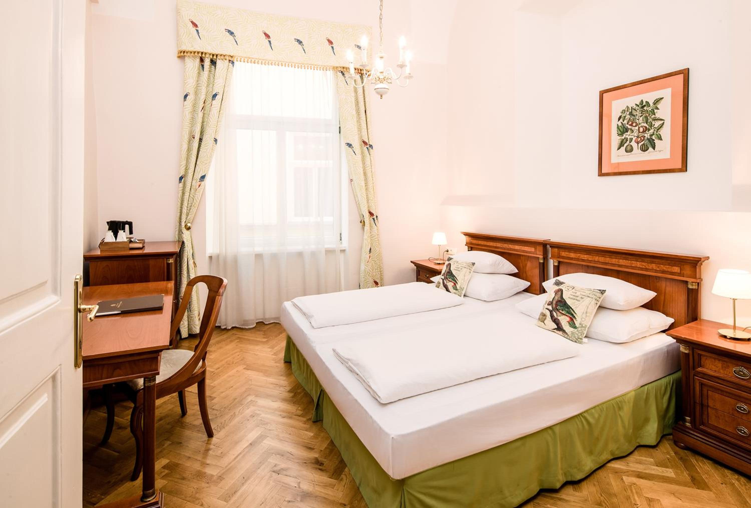 Classic Double Room - Photo 7