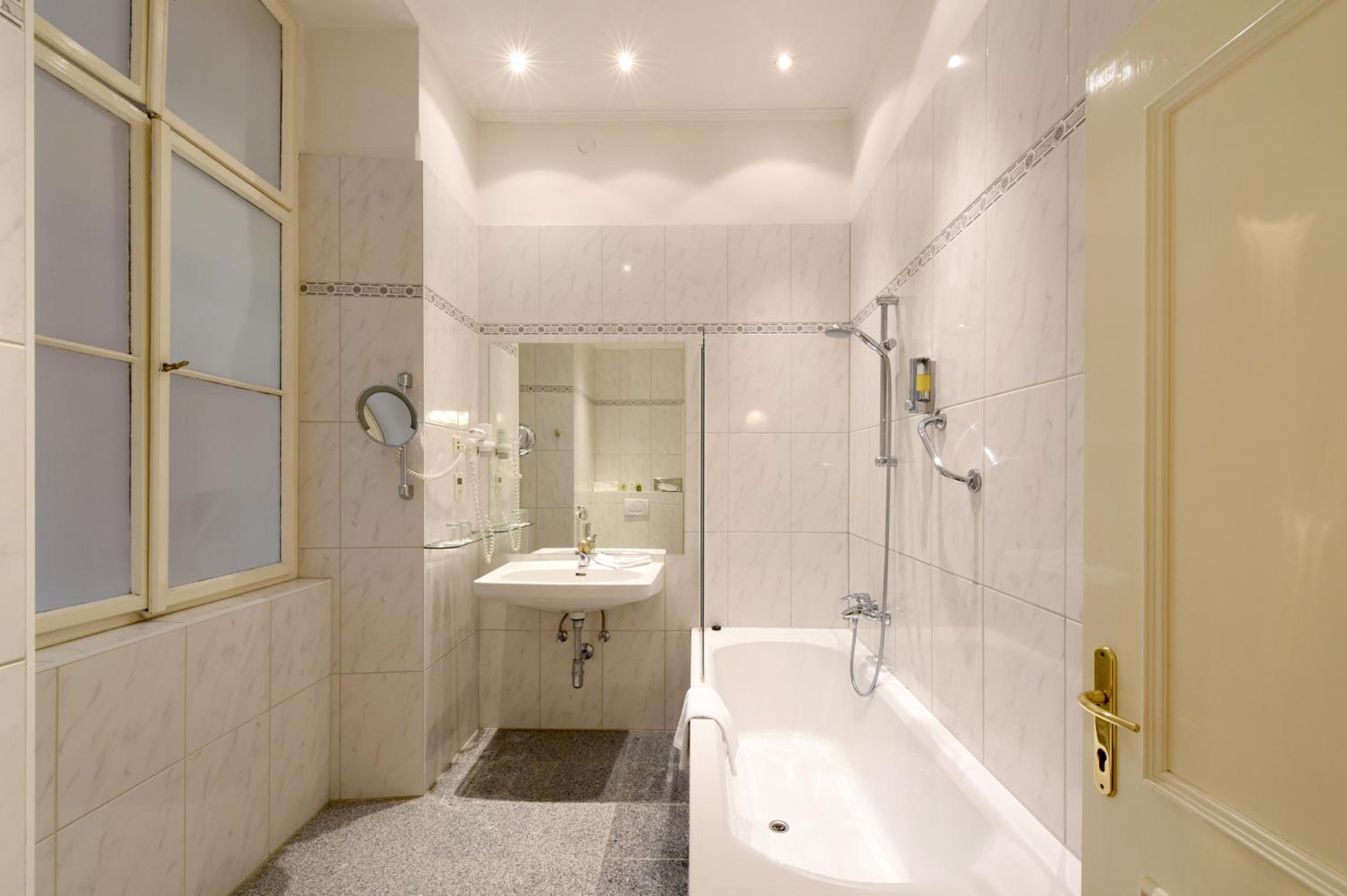 Classic Double Room - Photo 6